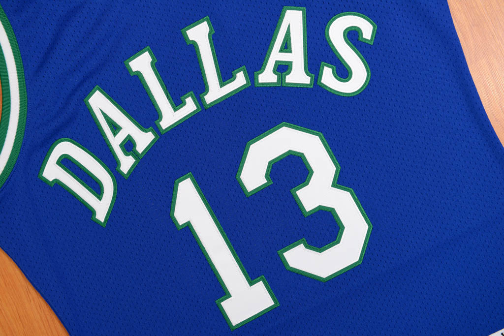 Mitchell & Ness 達拉斯小牛隊 Steve Nash 1998-1999 復刻 球員版球衣