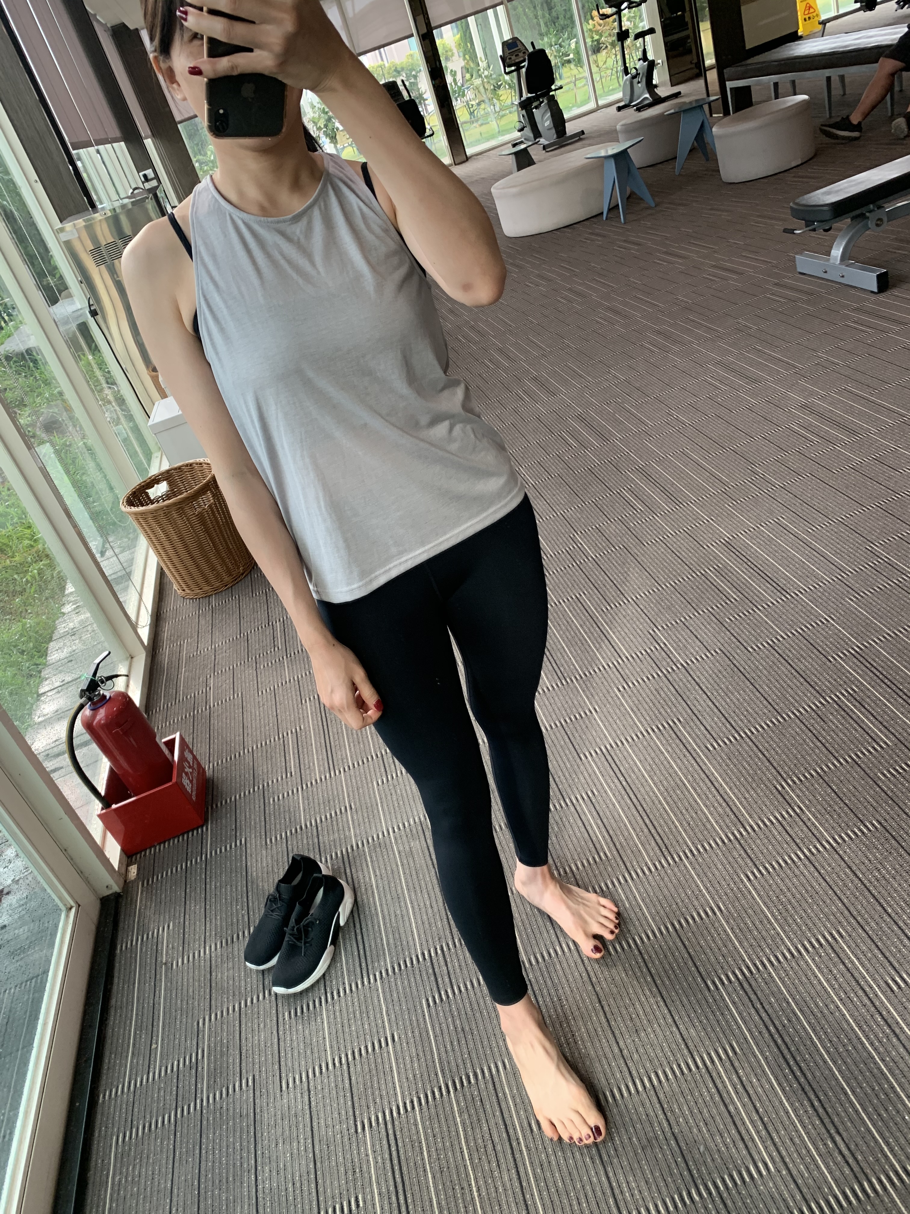 運動系列-削肩後縷空背心上衣(灰)