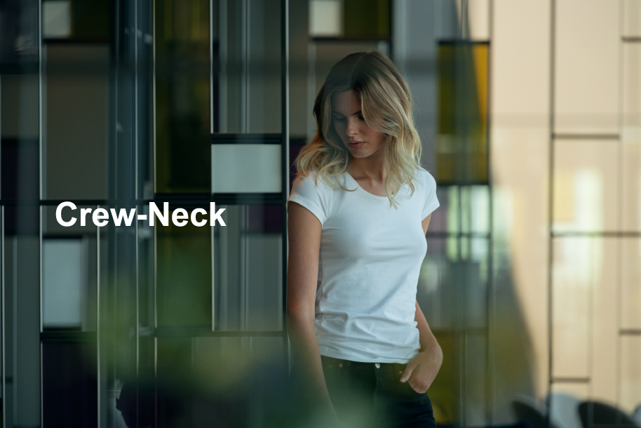 Crew-Neck女用圓領Ｔ領口使用隱藏縫針手法，讓整體更為極簡有型