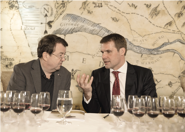 Willi Klinger and the Vice-Chairman of Hong Kong Wine Society Roland Müksch were exchanging thoughts over the tasting.