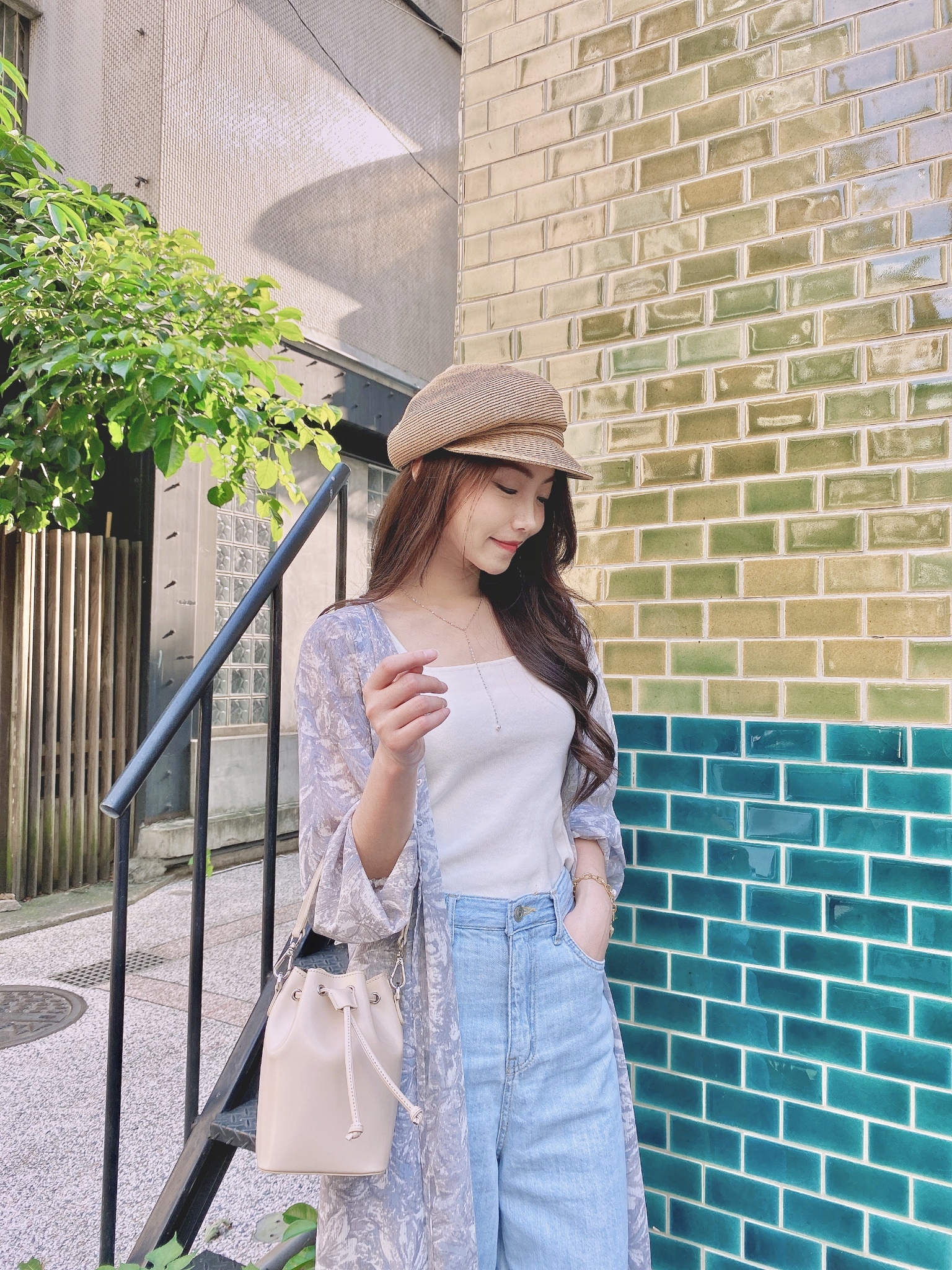 設計櫃絕美曖昧暈染花紋貝殼釦透膚罩衫