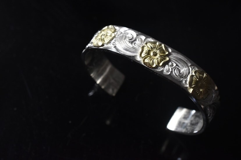 LOVE系列 三18k點金玫瑰唐草平打手鐲 12mm