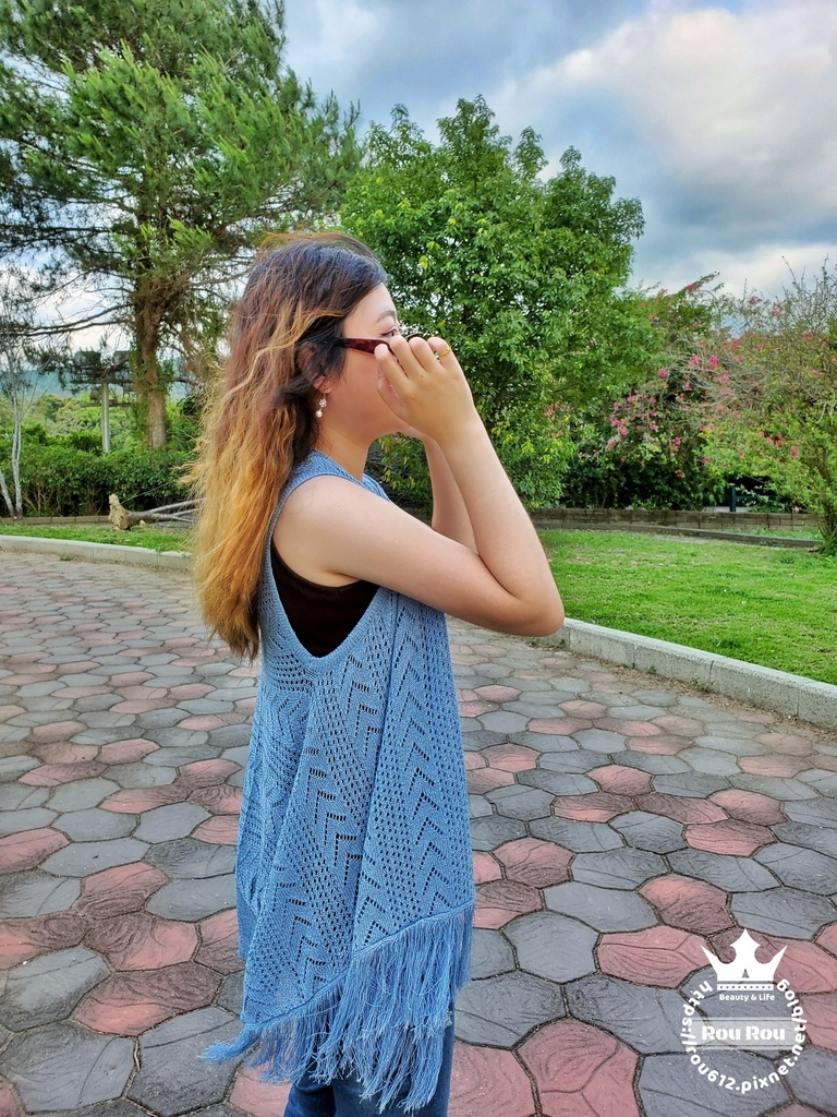 蕾絲洞洞針織背心時尚必備單品