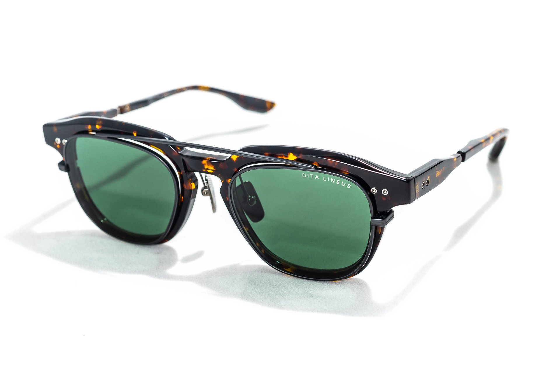 LINEUS-DTX702-A-02 AF TRT-GUN (With Clip-on Sunglasses)