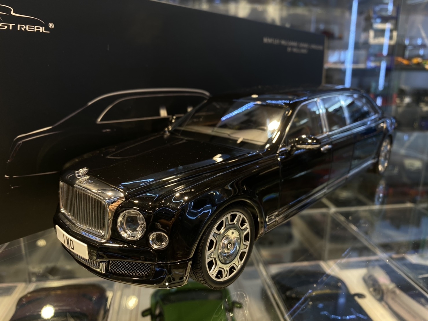 Almost Real Bentley Mulsanne Grand Limousine Black 1/18 Almost Real Bentley Mulsanne Grand Limousine Black 1/18