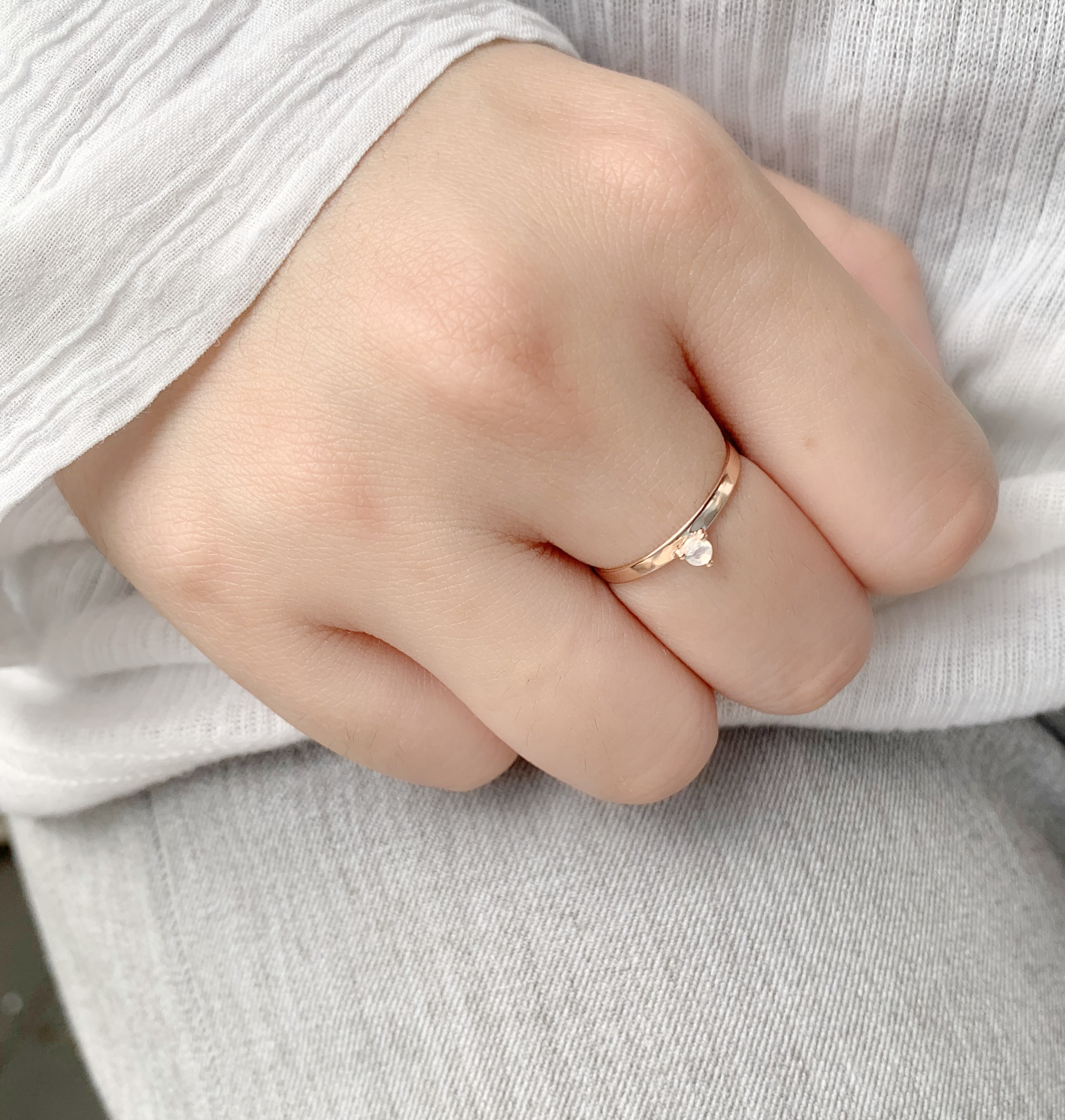 小三爪月光石微寬戒指