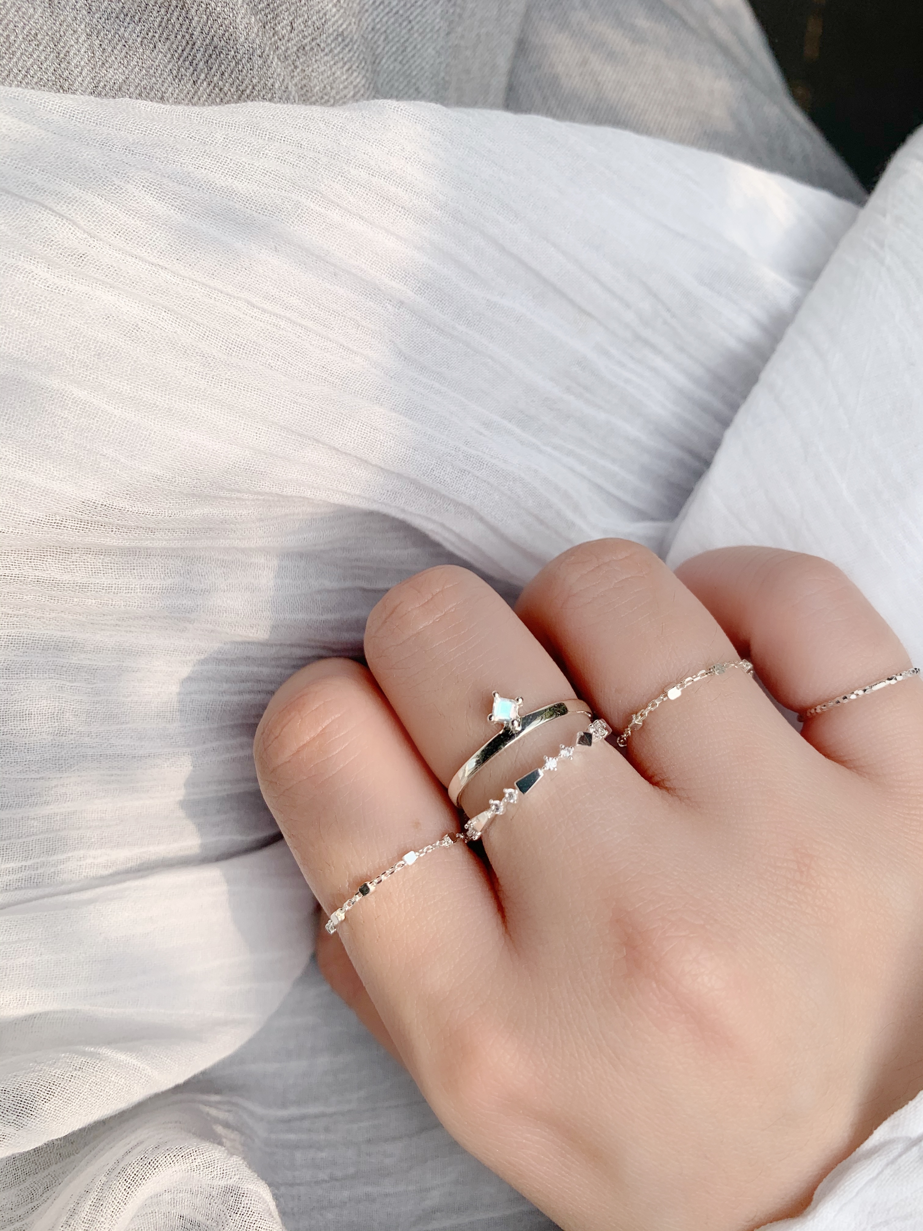 小三爪月光石微寬戒指