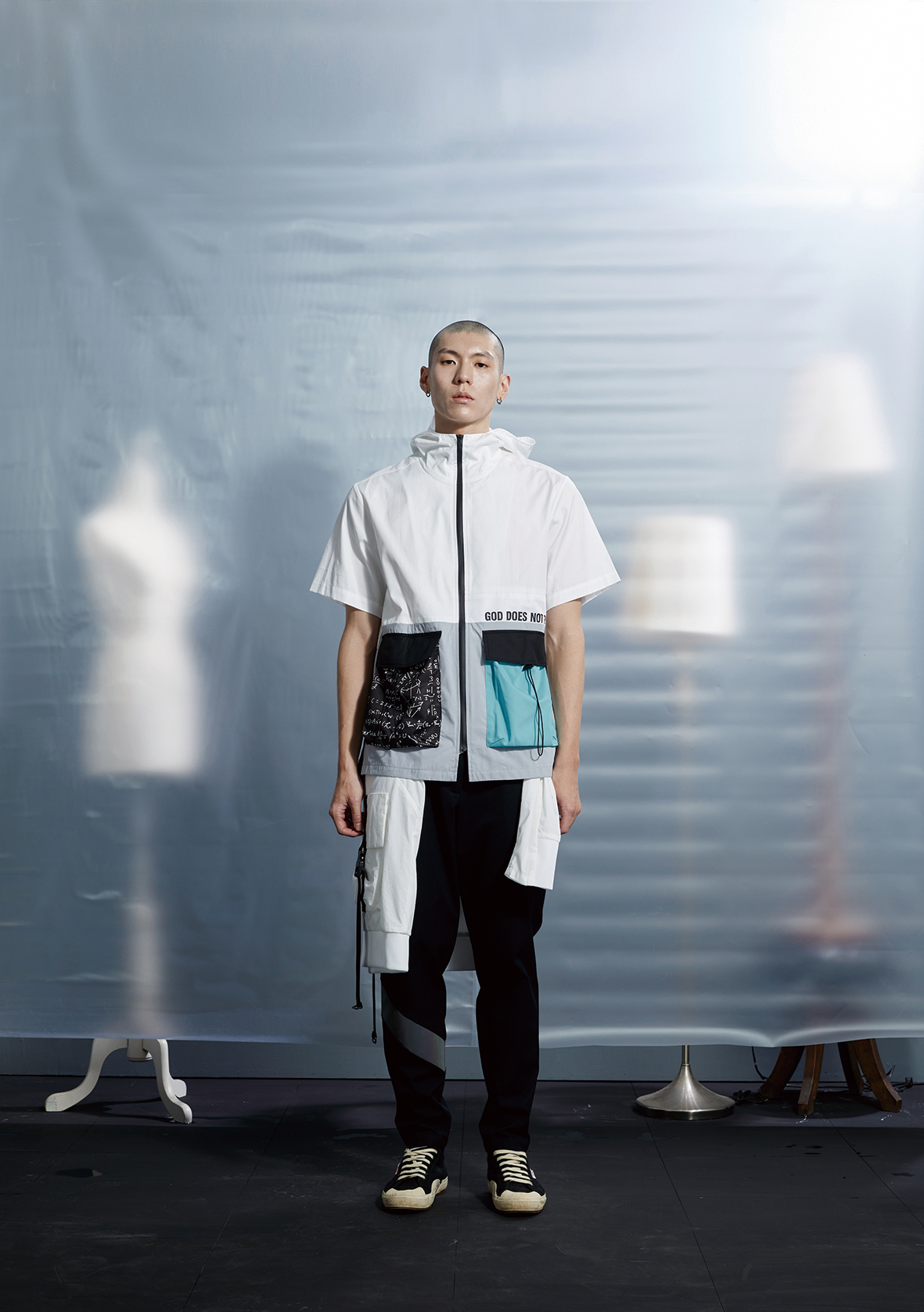 抽繩口袋拉鍊上衣 - 白/灰