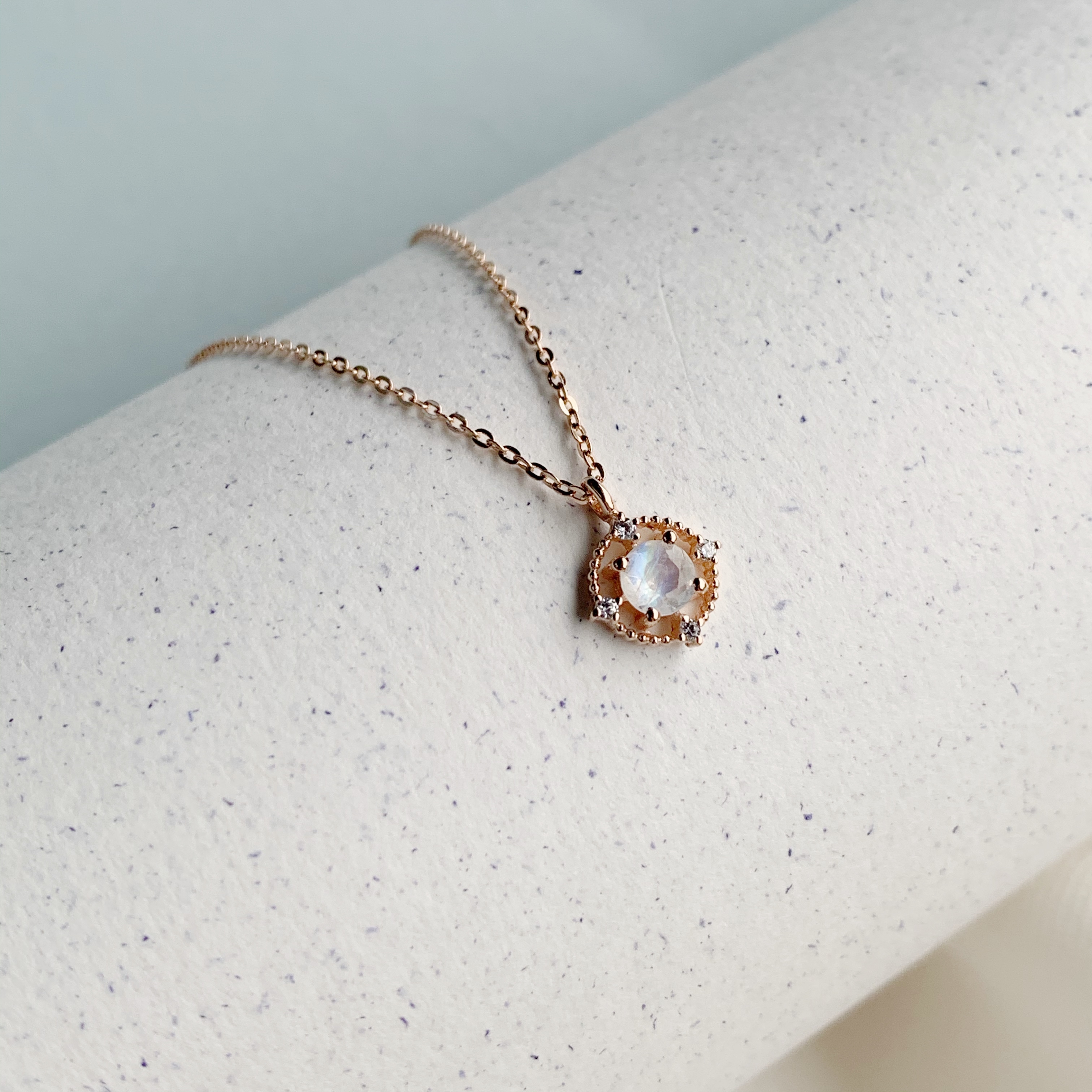 行星小羅盤月光石鎖骨鍊