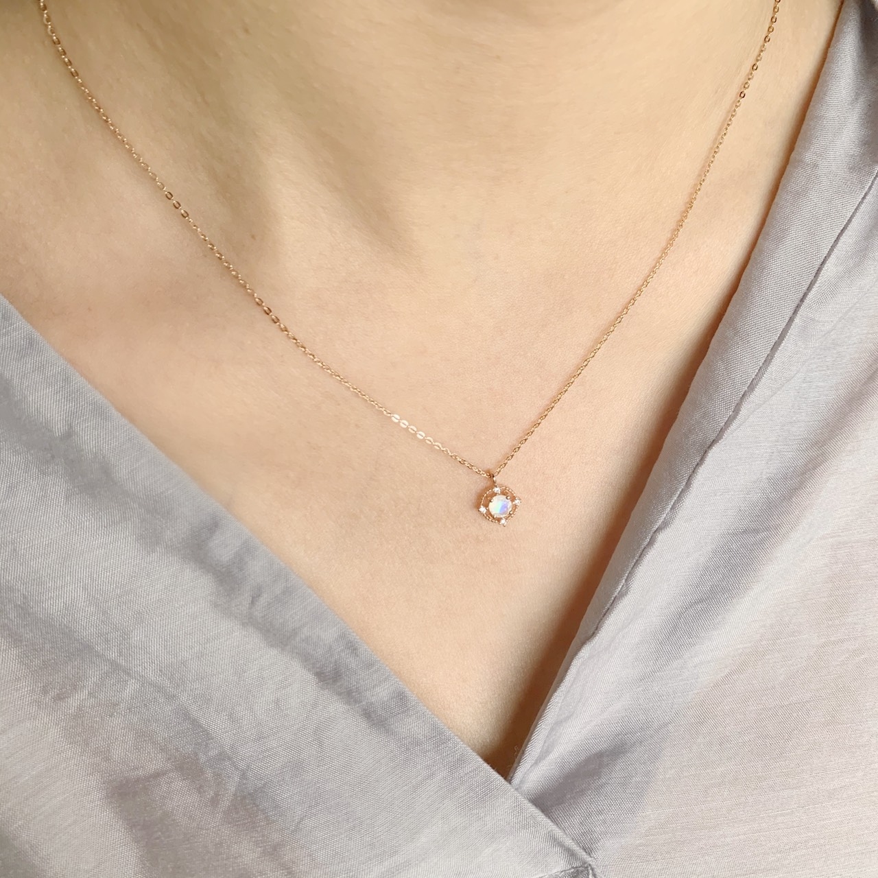 行星小羅盤月光石鎖骨鍊