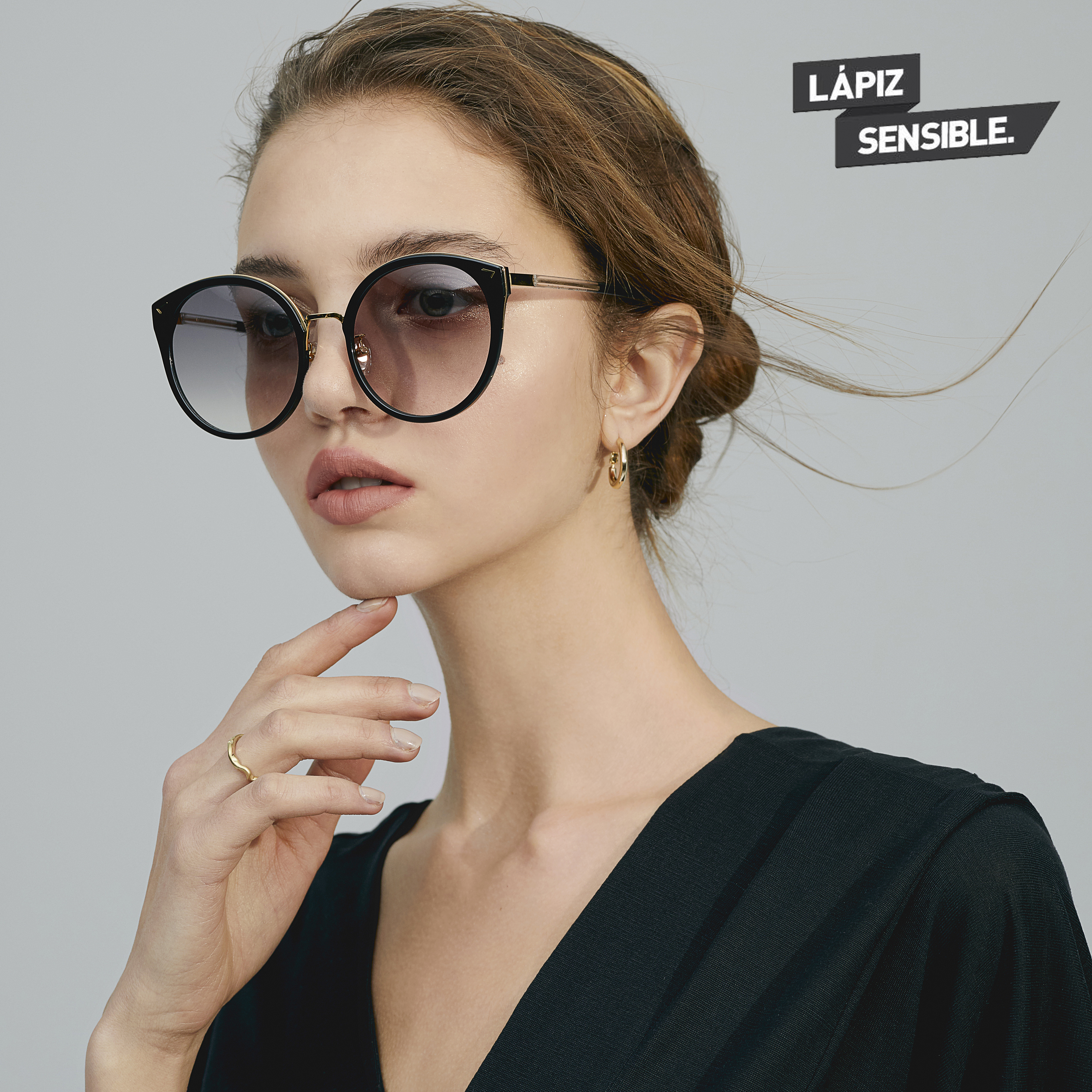 <img src="lapiz-sensible-sunglasses.jpeg" alt="lapiz-sensible-sunglasses">