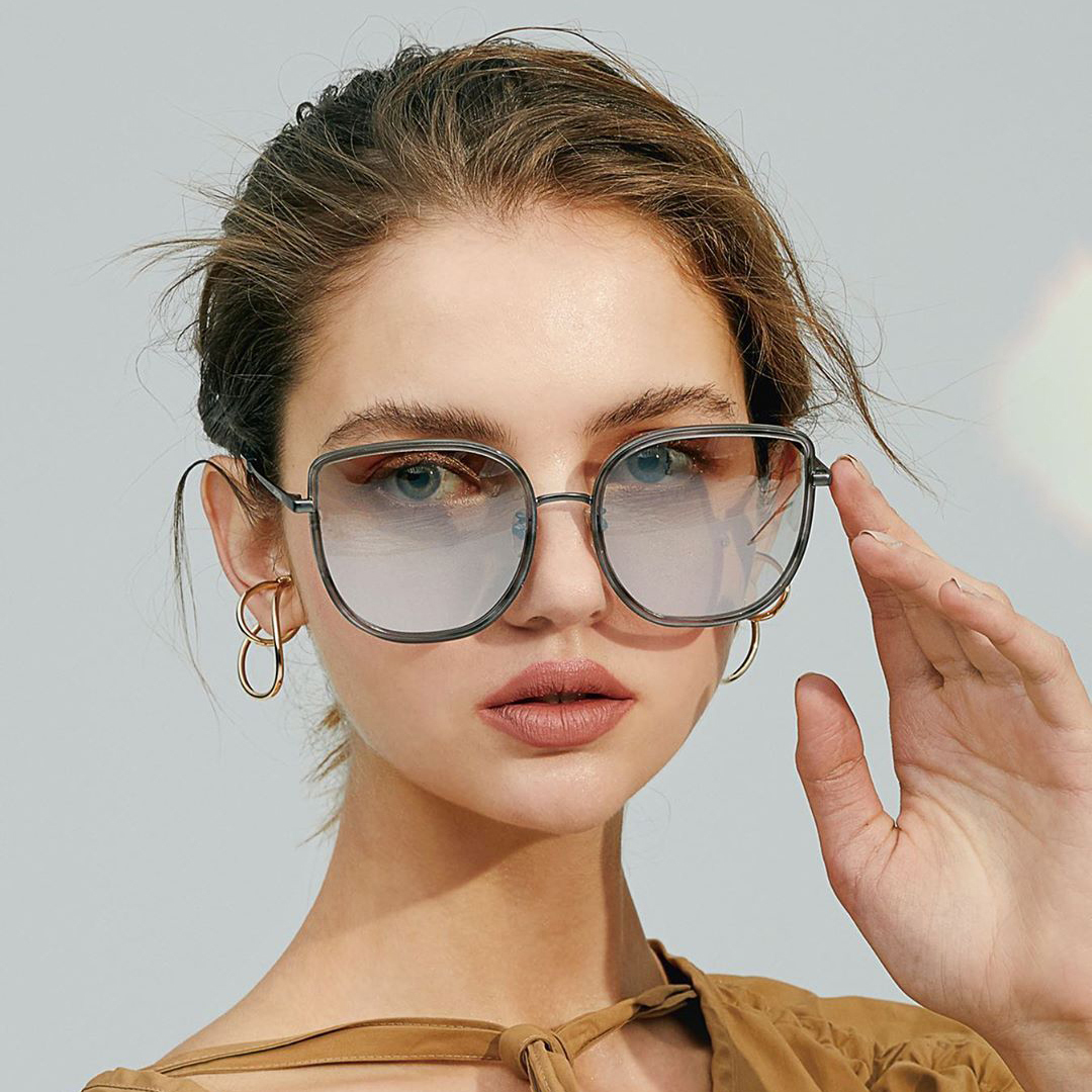 <img src="lapiz-sensible-sunglasses-project-zero.jpeg" alt="lapiz-sensible-sunglasses-project-zero">