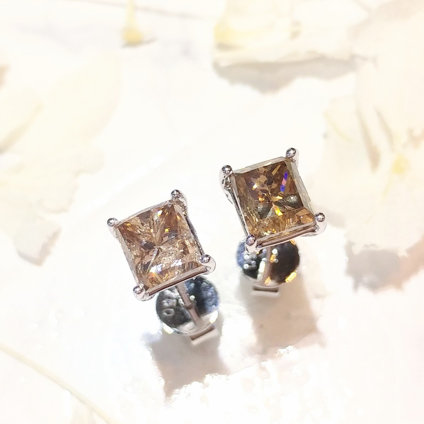 全新18K白金【主石1卡98份咖啡鑽】耳環