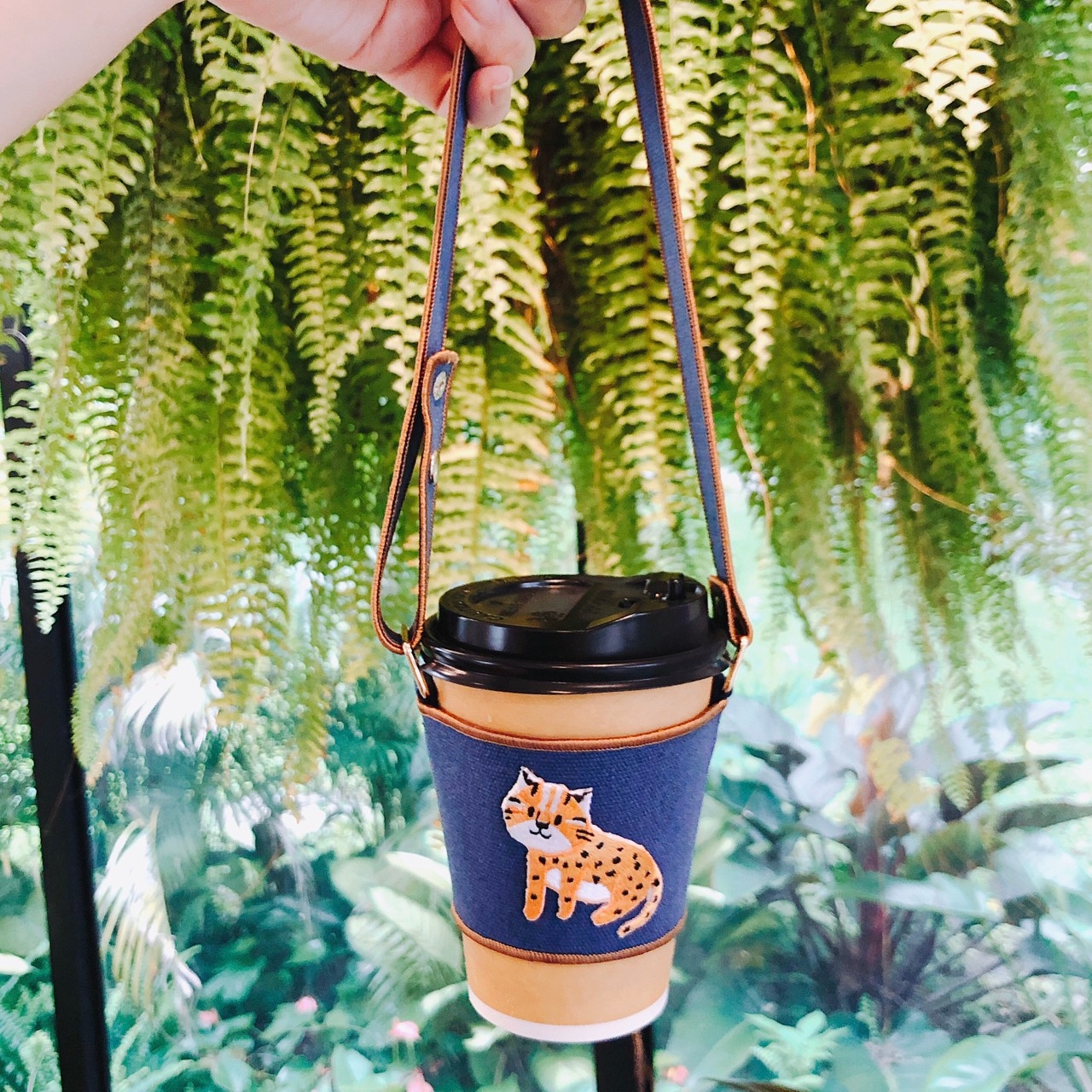 【Littdlework動物園-藍色-石虎】刺繡飲料提袋