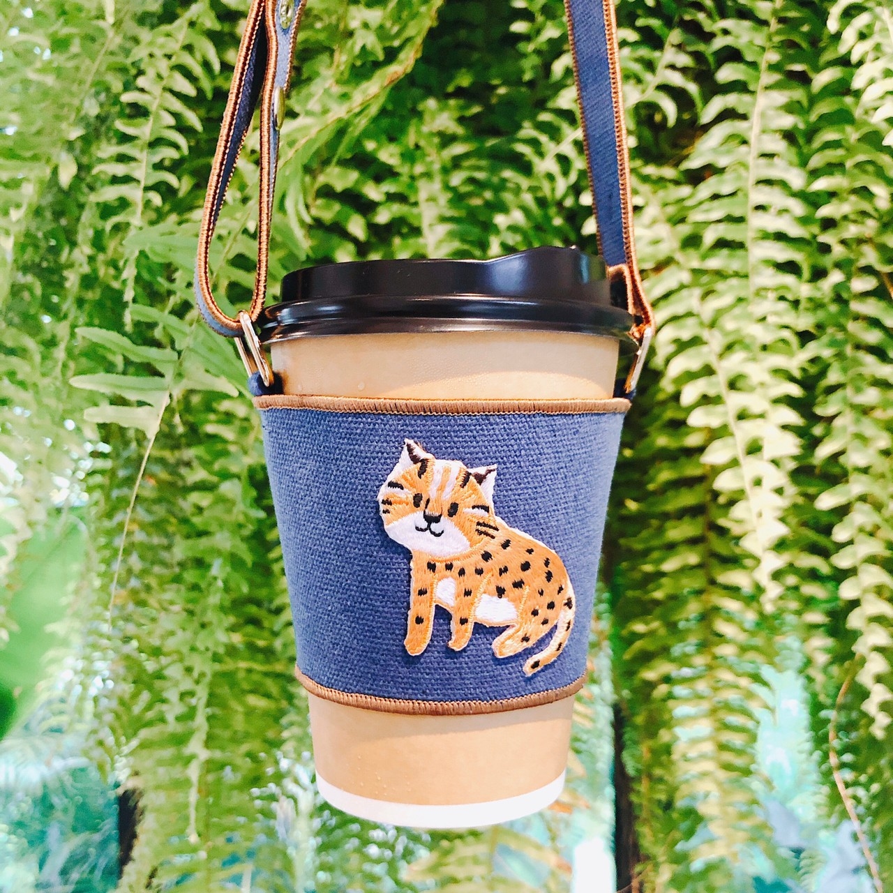 【Littdlework動物園-藍色-石虎】刺繡飲料提袋