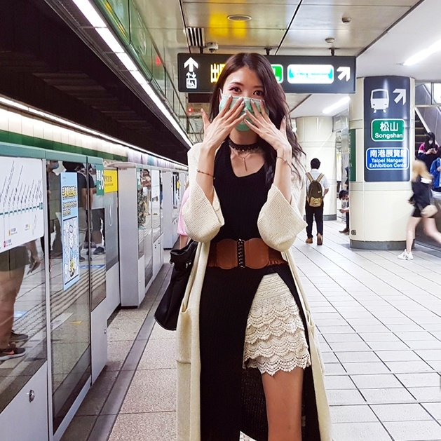 上班族搭捷運必備的針織外套