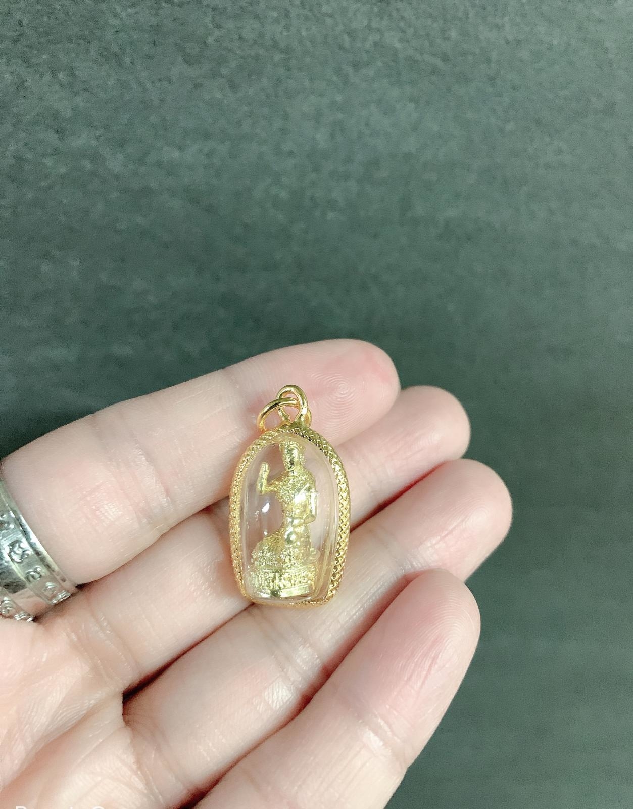 龍婆本廟 招財女神佛牌 (約3CM x 1.5CM)