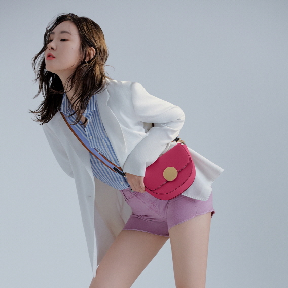 Oryany Lottie Saddle Crossbody - RASPBERRY