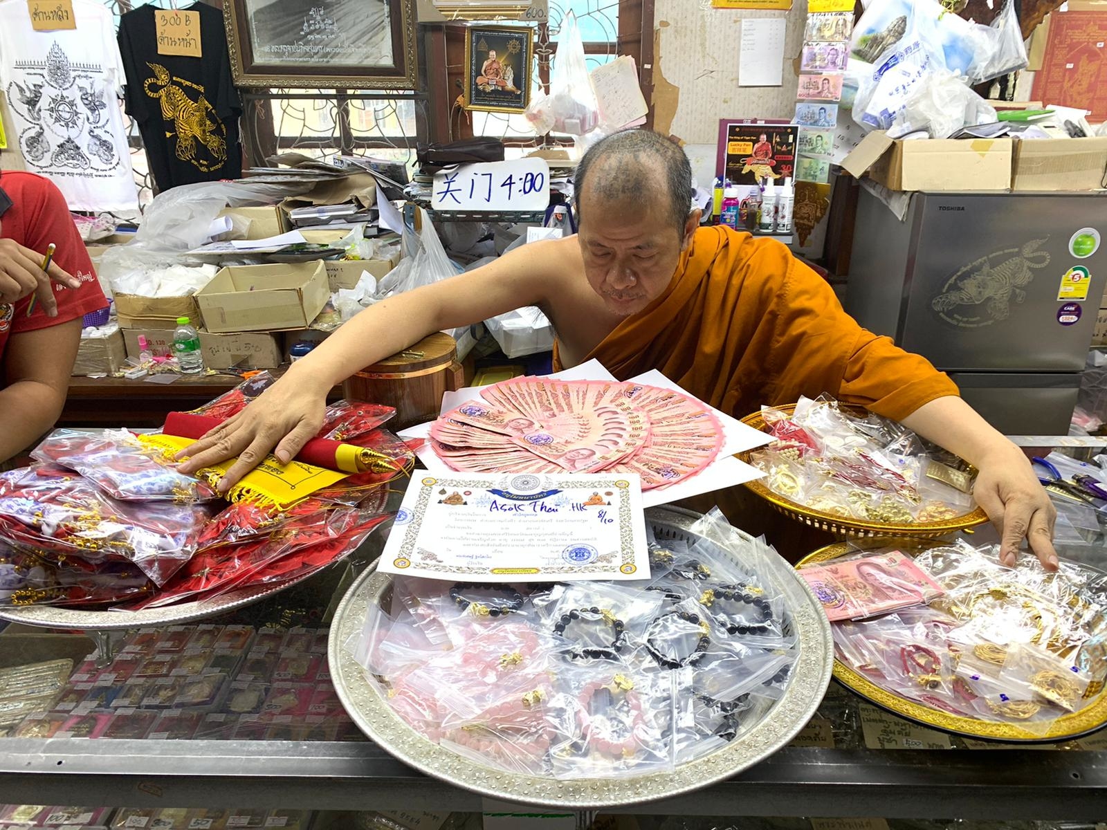 龍婆本廟恭請 心鎖愛情珠(顏色師傅每次供請不一樣 不能指定)