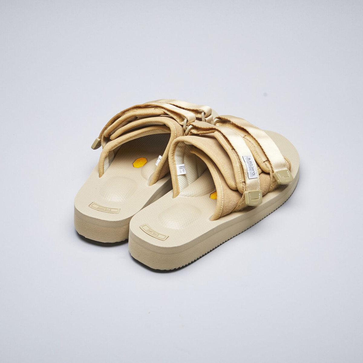 [出清商品售出無退換] SUICOKE MOTO-VS OG-056VS 沙色 麂皮 魔鬼氈 拖鞋 VIBRAM 黃金大底【SK21056VSBE】