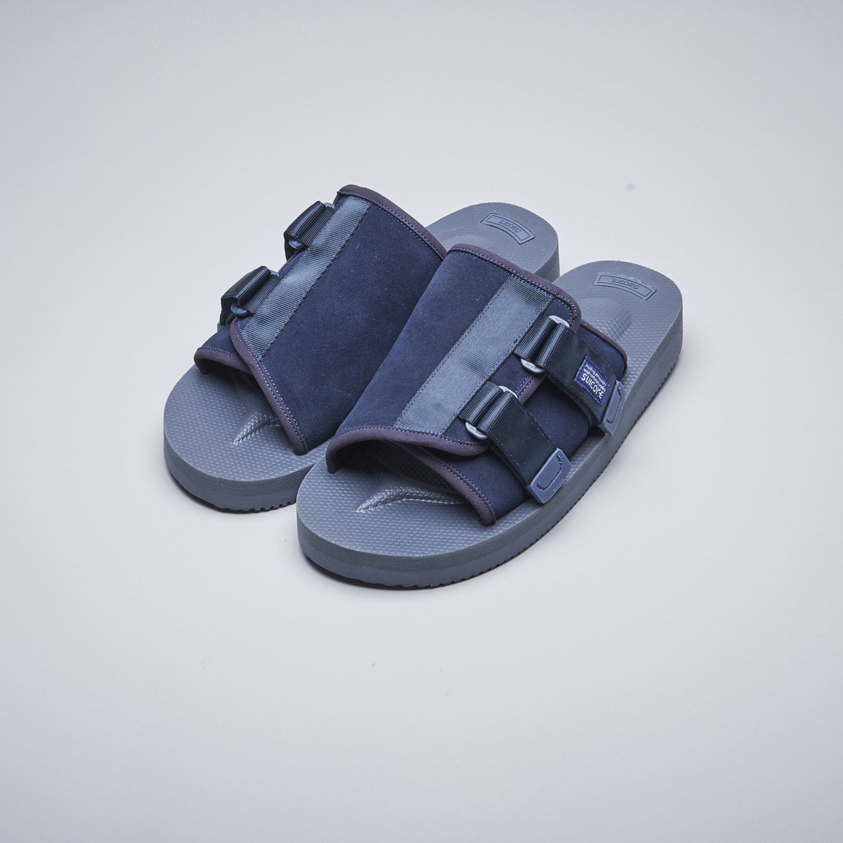 [出清商品售出無退換] SUICOKE KAW-VS OG-081VS 深藍 拖鞋 側扣 麂皮 魔鬼氈 VIBRAM 黃金大底【SK21081VSNY】