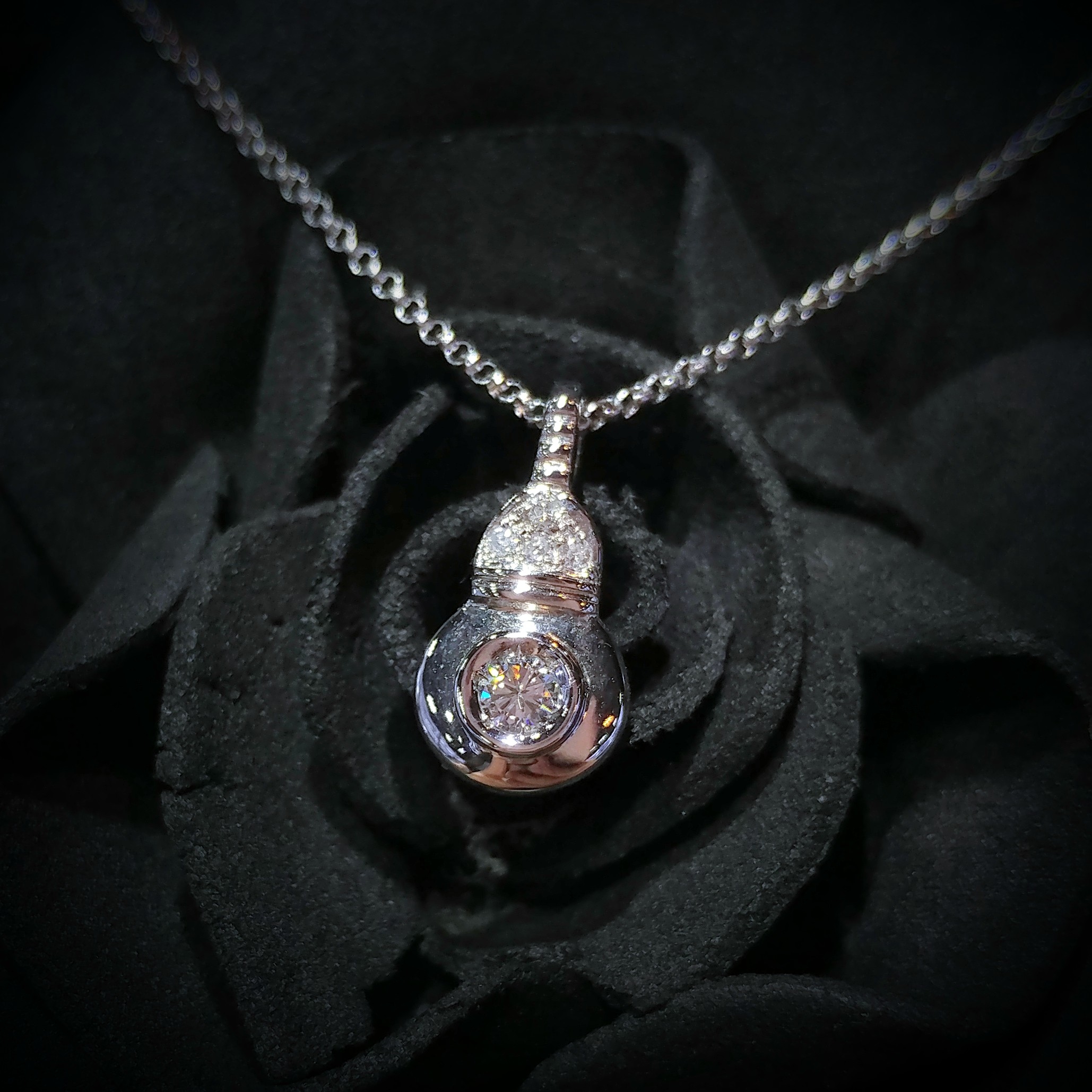 18K White Gold 0.10ct Diamond Pendant