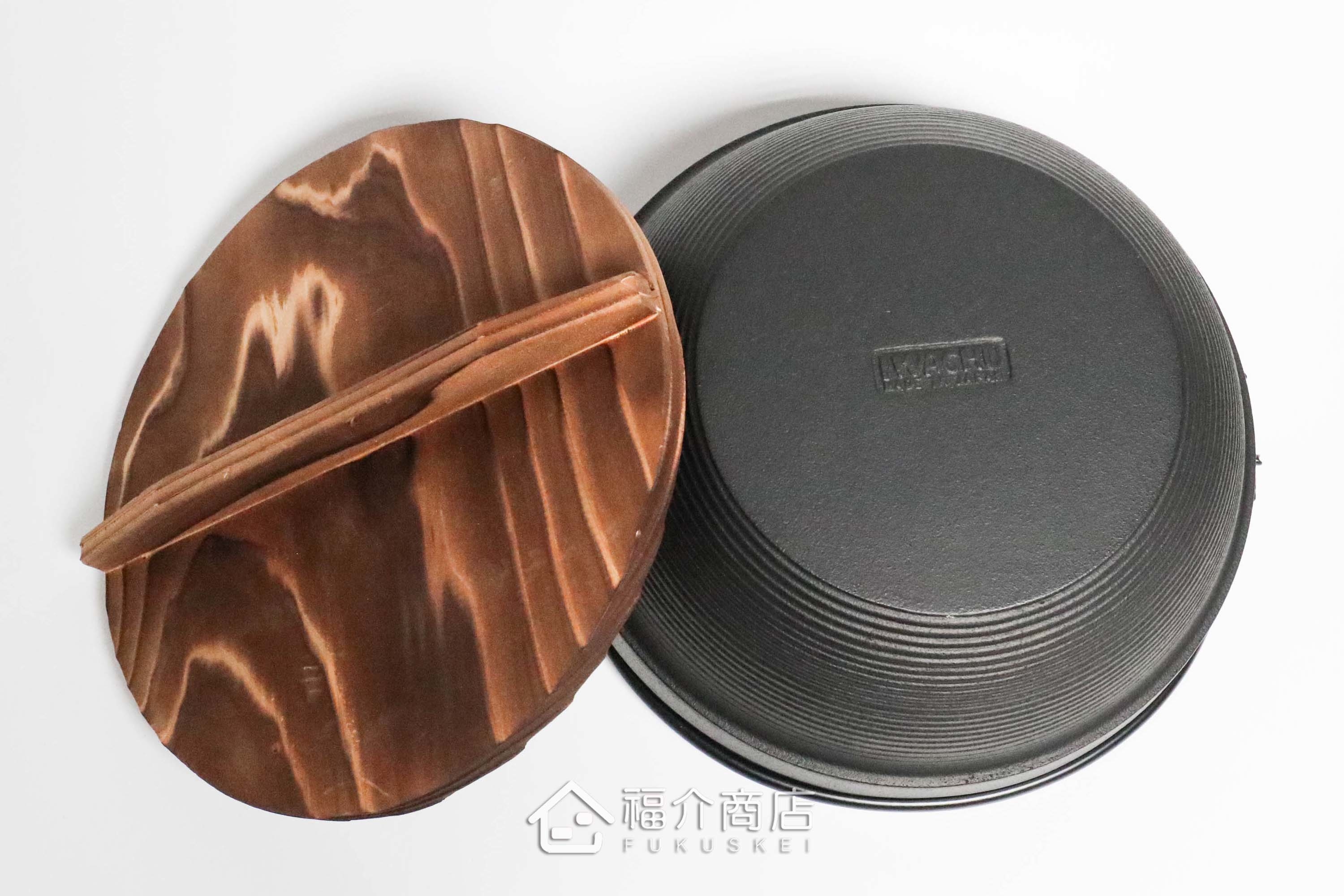 煮東西用的黑色鑄鐵鍋