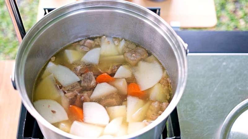 露營料理史家庄方便廚房清燉牛肉湯。在台中南投攝手座露營區輕鬆煮出美味牛肉鍋