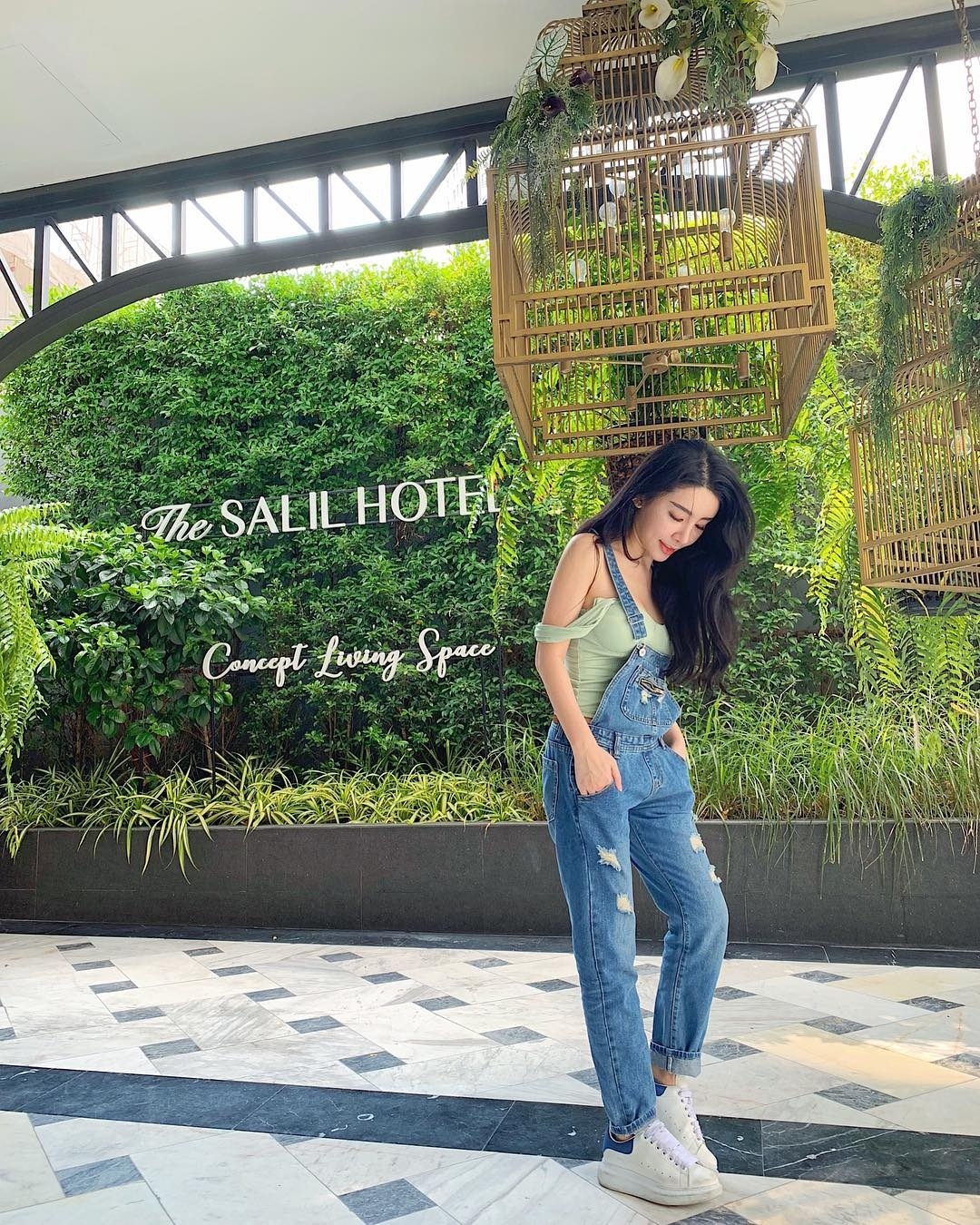 休閒刷破牛仔吊帶褲