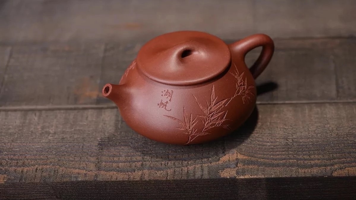 周春燕底槽清江寒汀款景舟石瓢