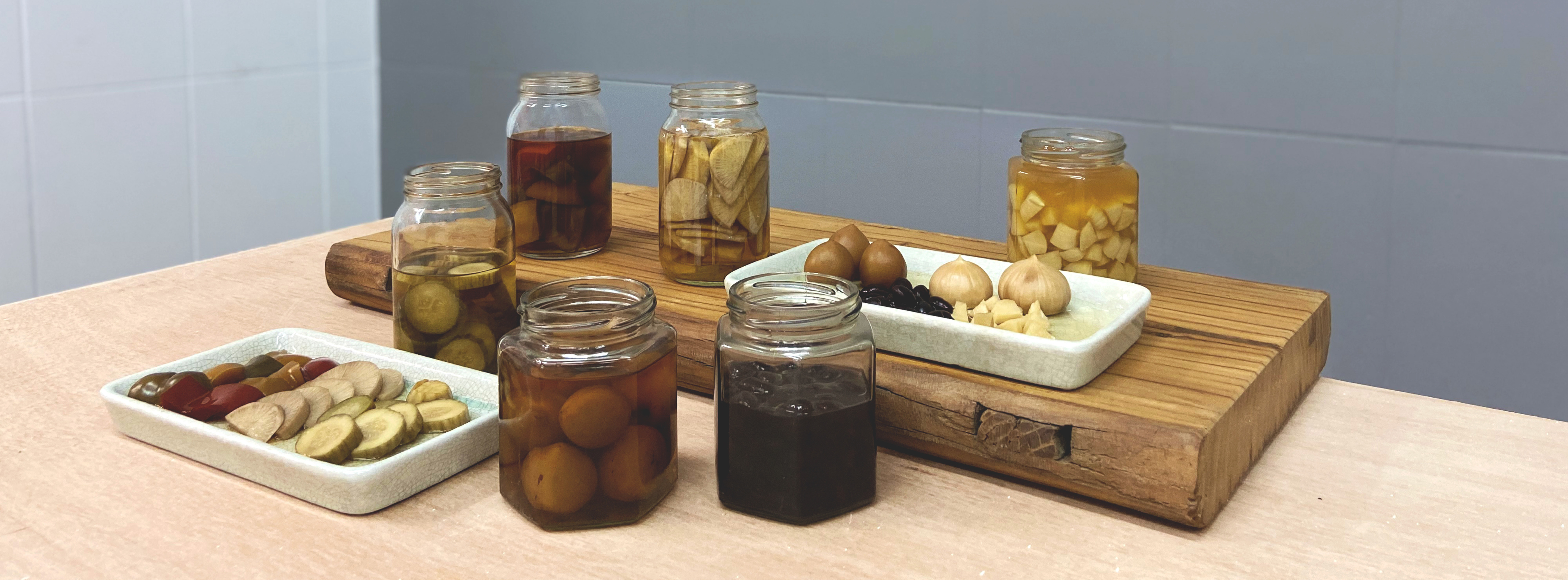 吃醋可促進新陳代謝、消除疲勞、降血壓、防止血管硬化、幫助消化、甚至減肥等等。日式膳食中必會包含醋漬，醋可為膳食調和味道，提升香氣及消膩解腥，配搭千變萬化。