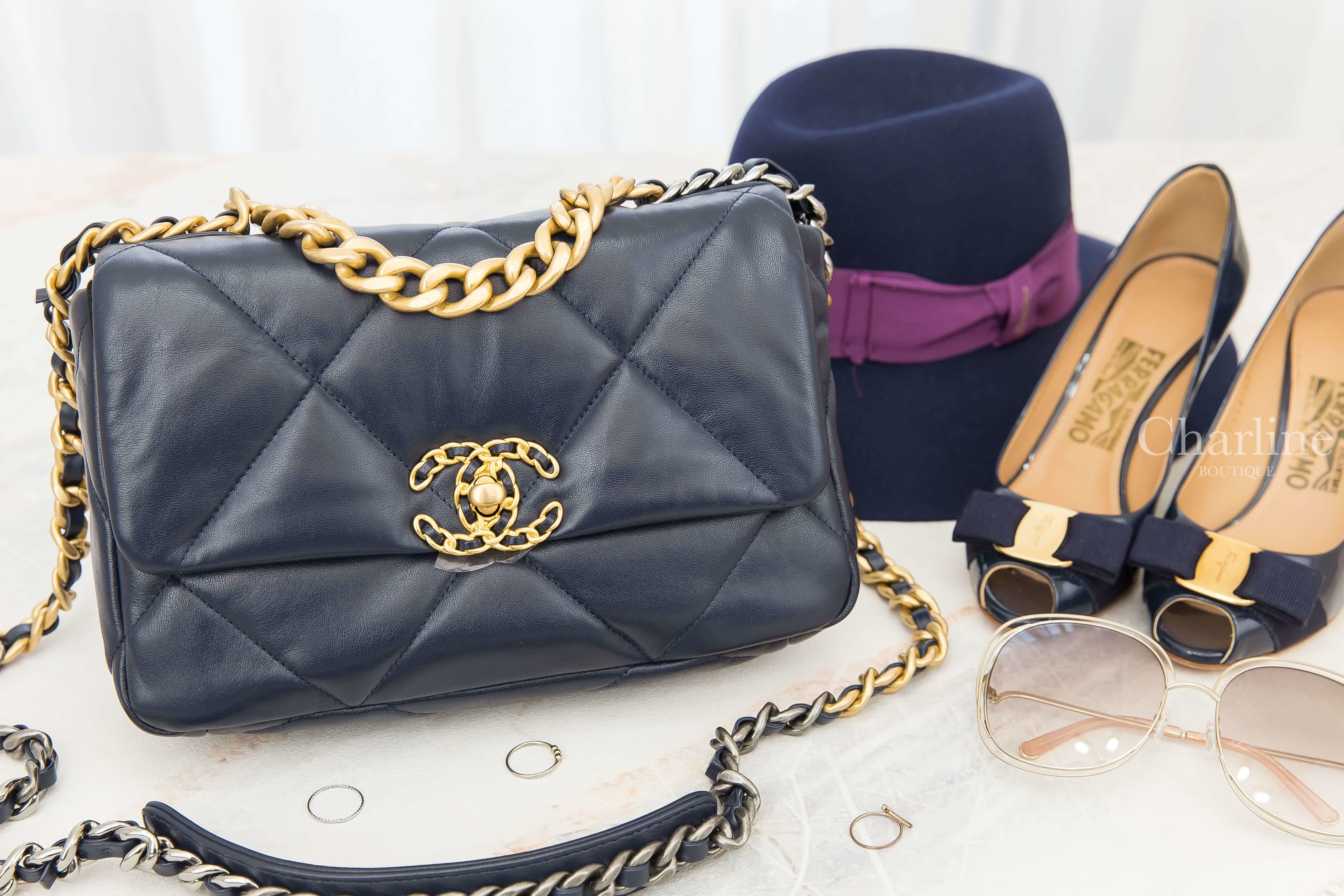 Chanel Chanel 19 Flap Bag 海軍藍金CC藍金漸層鍊帶金鍊提把小型小羊皮大菱格紋肩背包