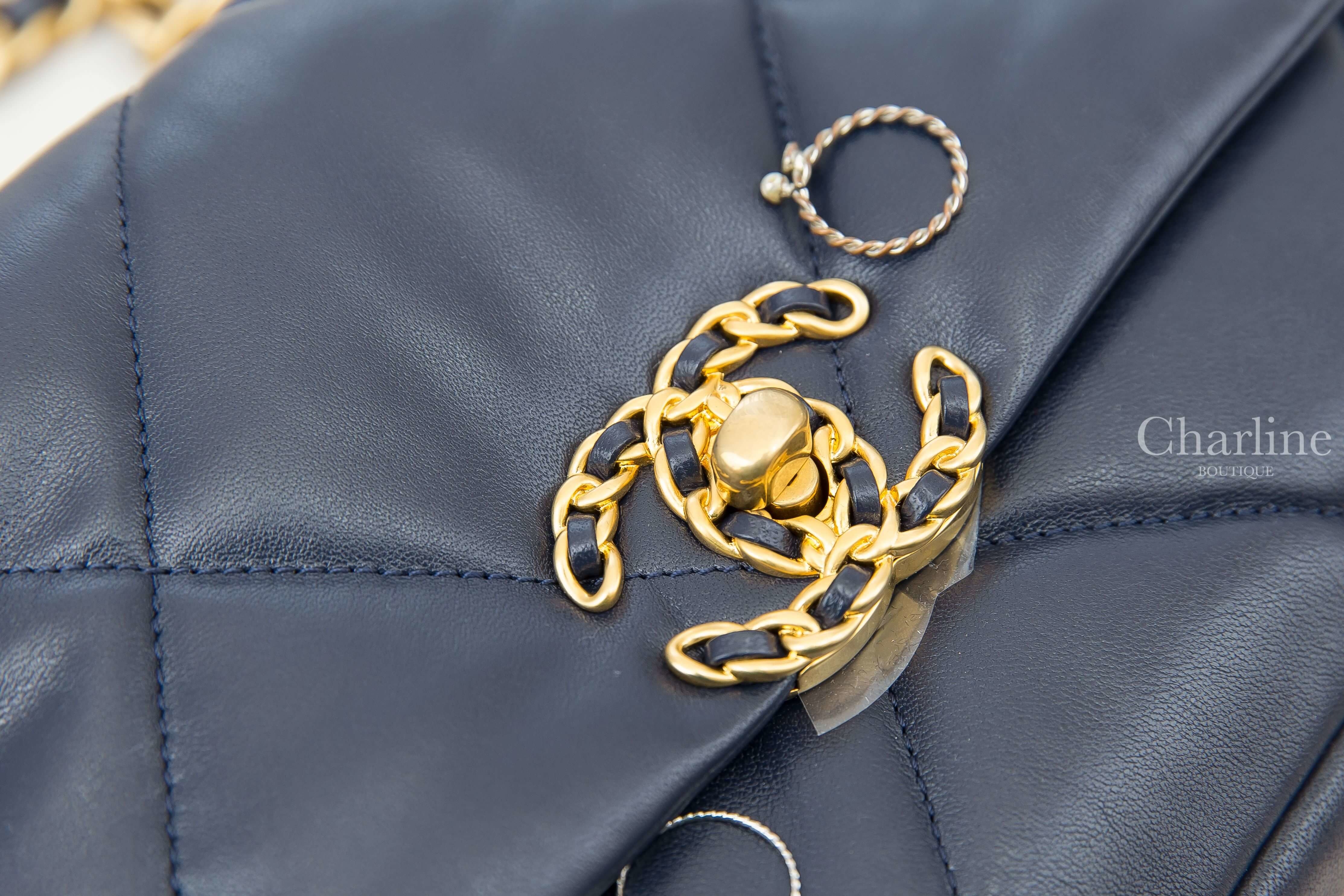 Chanel Chanel 19 Flap Bag 海軍藍金CC藍金漸層鍊帶金鍊提把小型小羊皮大菱格紋肩背包