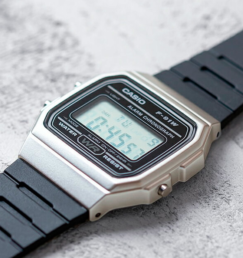 Casio F-91WM-7 中裝  黑色方形復古跳字錶 銀殻