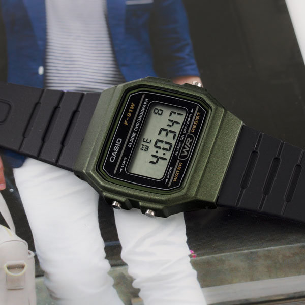 Casio F-91WM-3 中裝  黑色方形復古跳字錶 綠殻