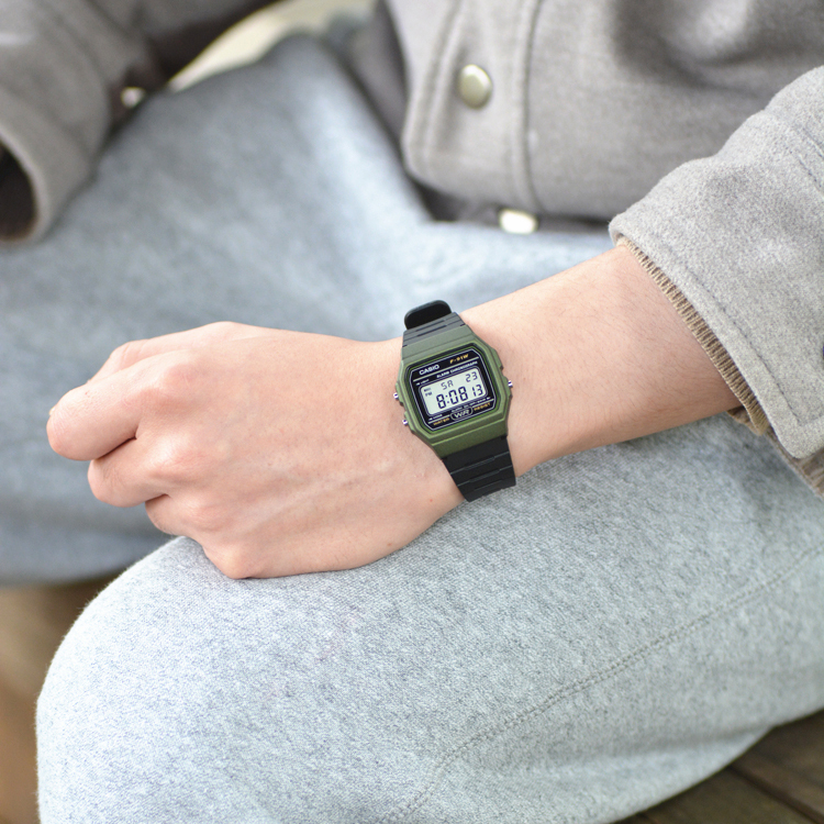 Casio F-91WM-3 中裝  黑色方形復古跳字錶 綠殻