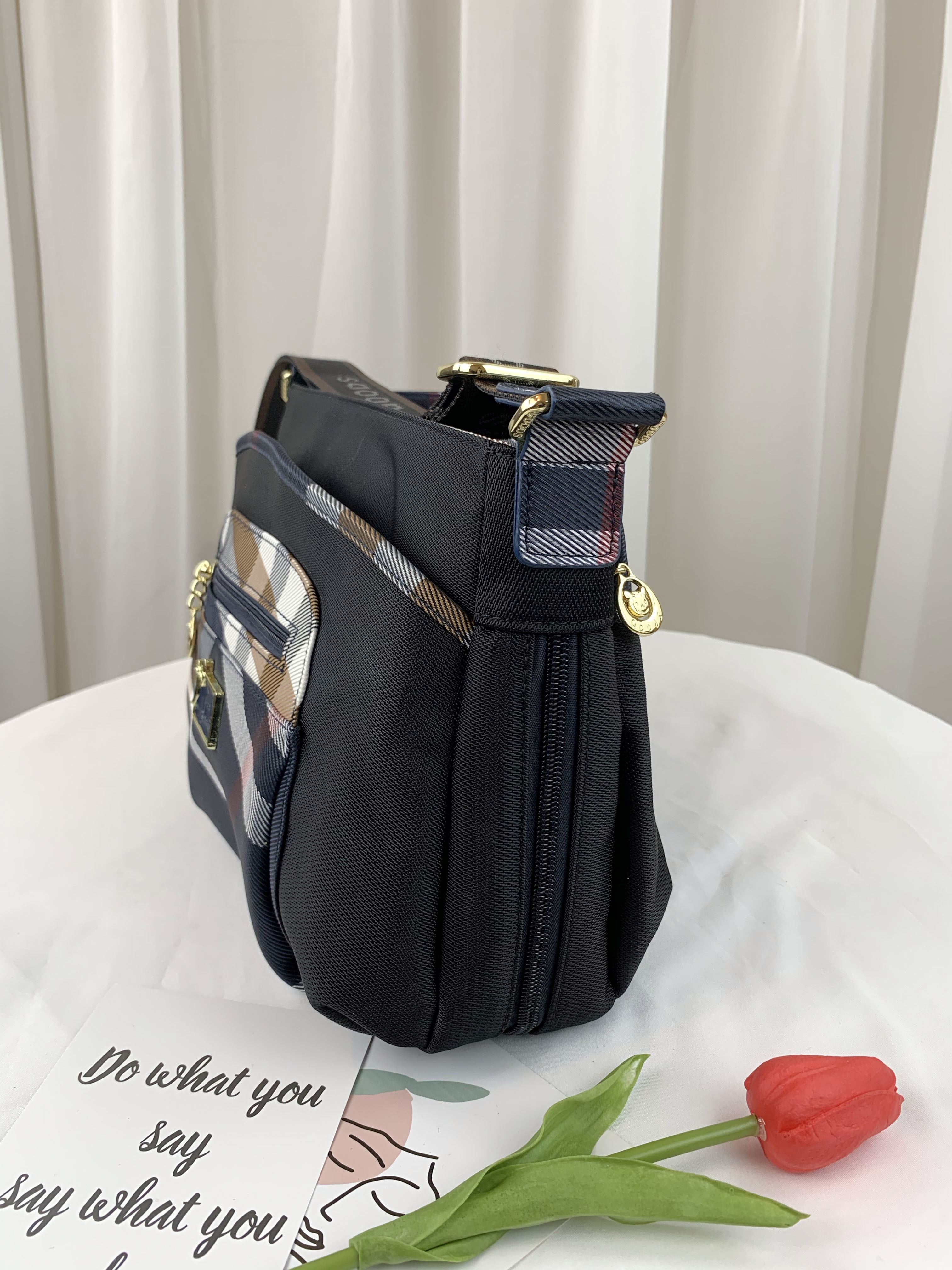 GOODS 大格黑 經典拼色防潑水側背包 #2237