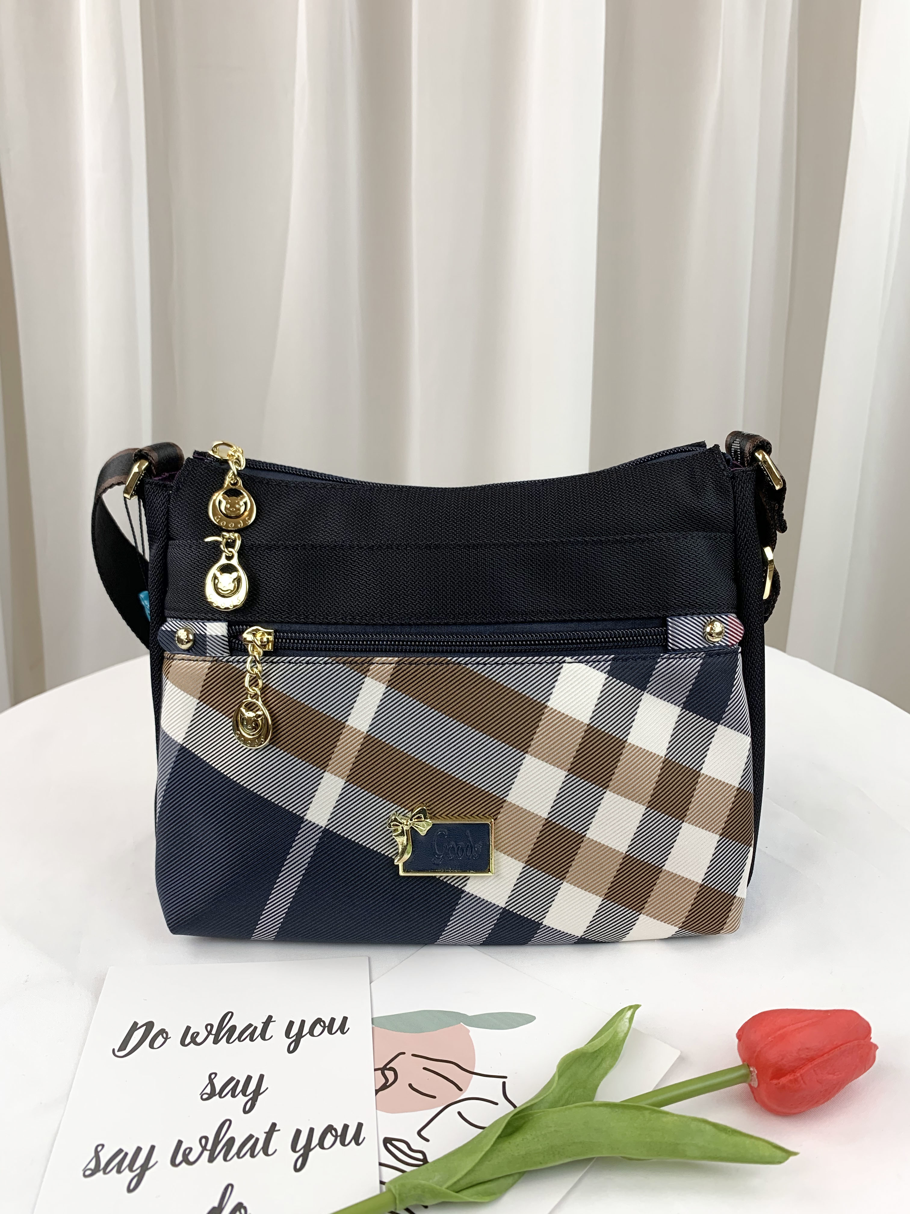 GOODS 大格黑 經典拼色防潑水側背包 #2672