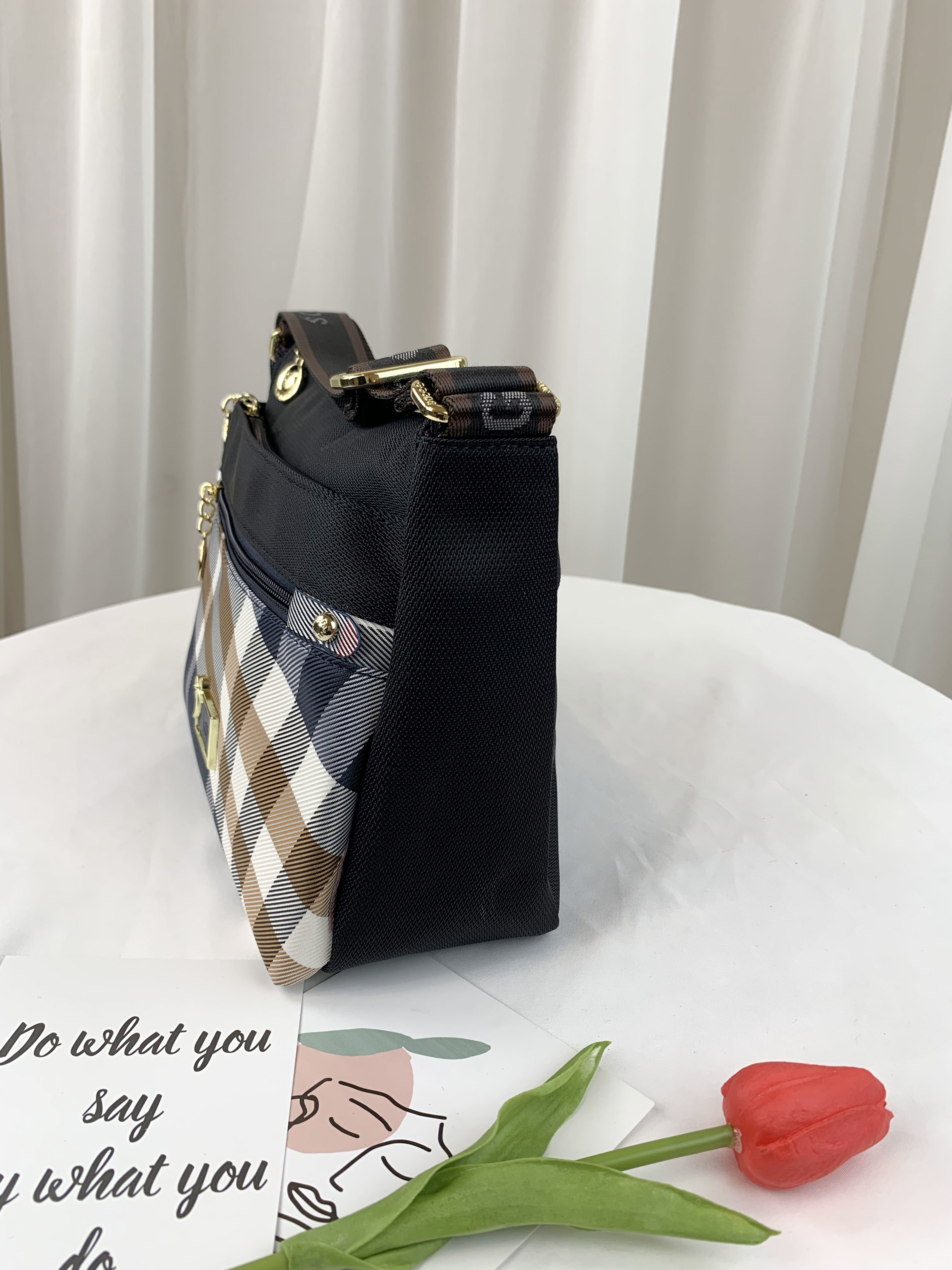 GOODS 大格黑 經典拼色防潑水側背包 #2672