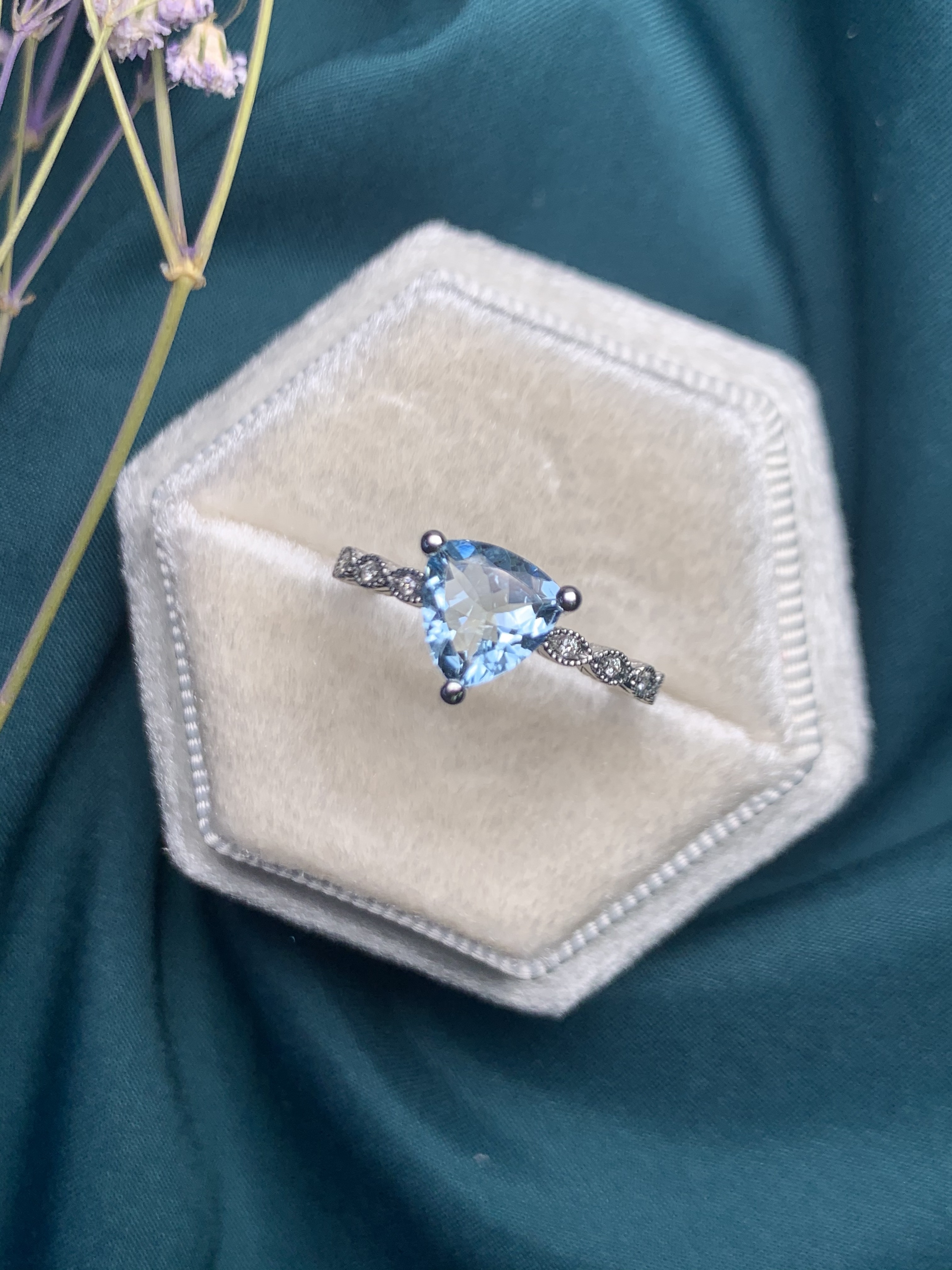 18K 金 0.9ct 海藍寶戒指