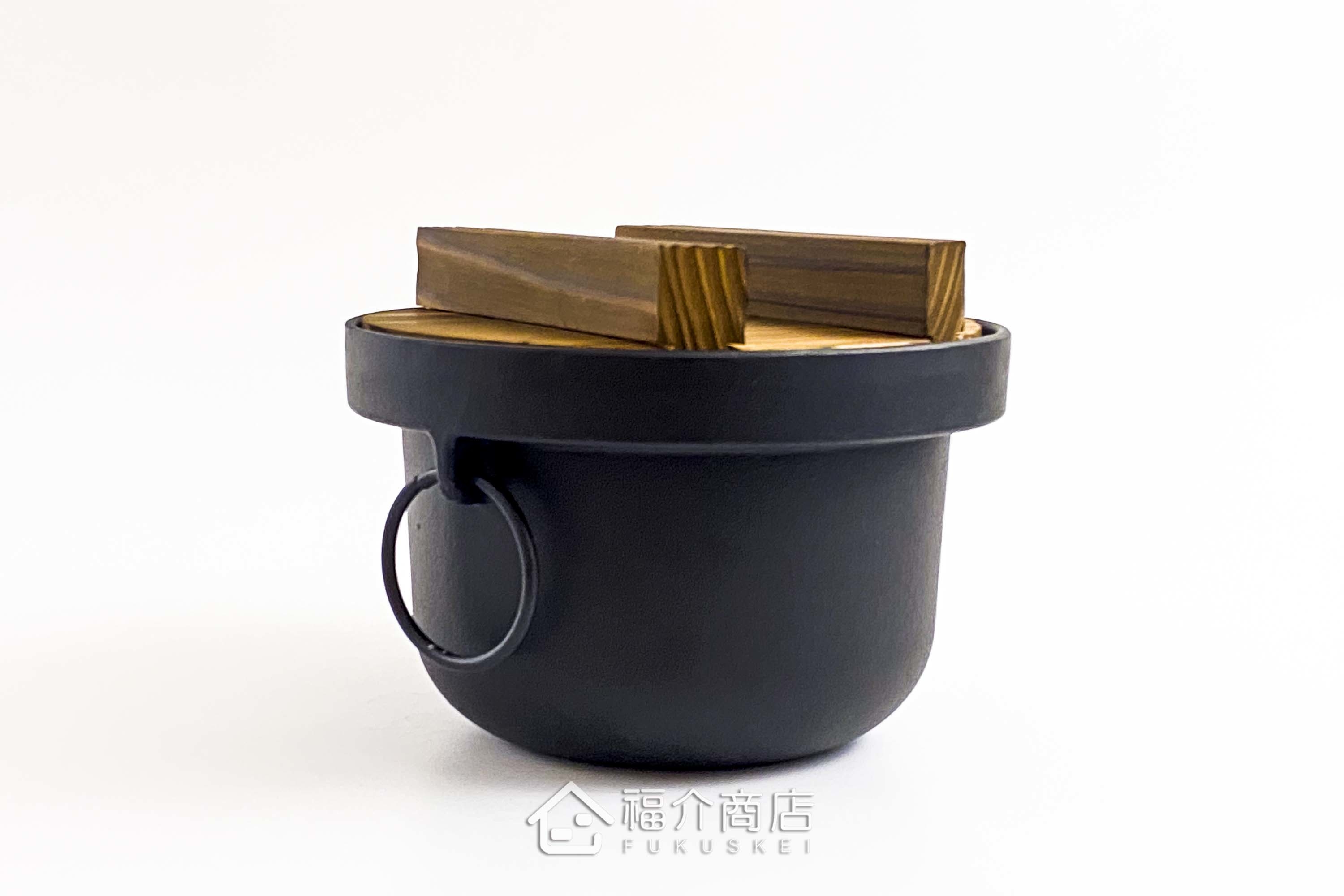 煮飯用的黑色鑄鐵鍋