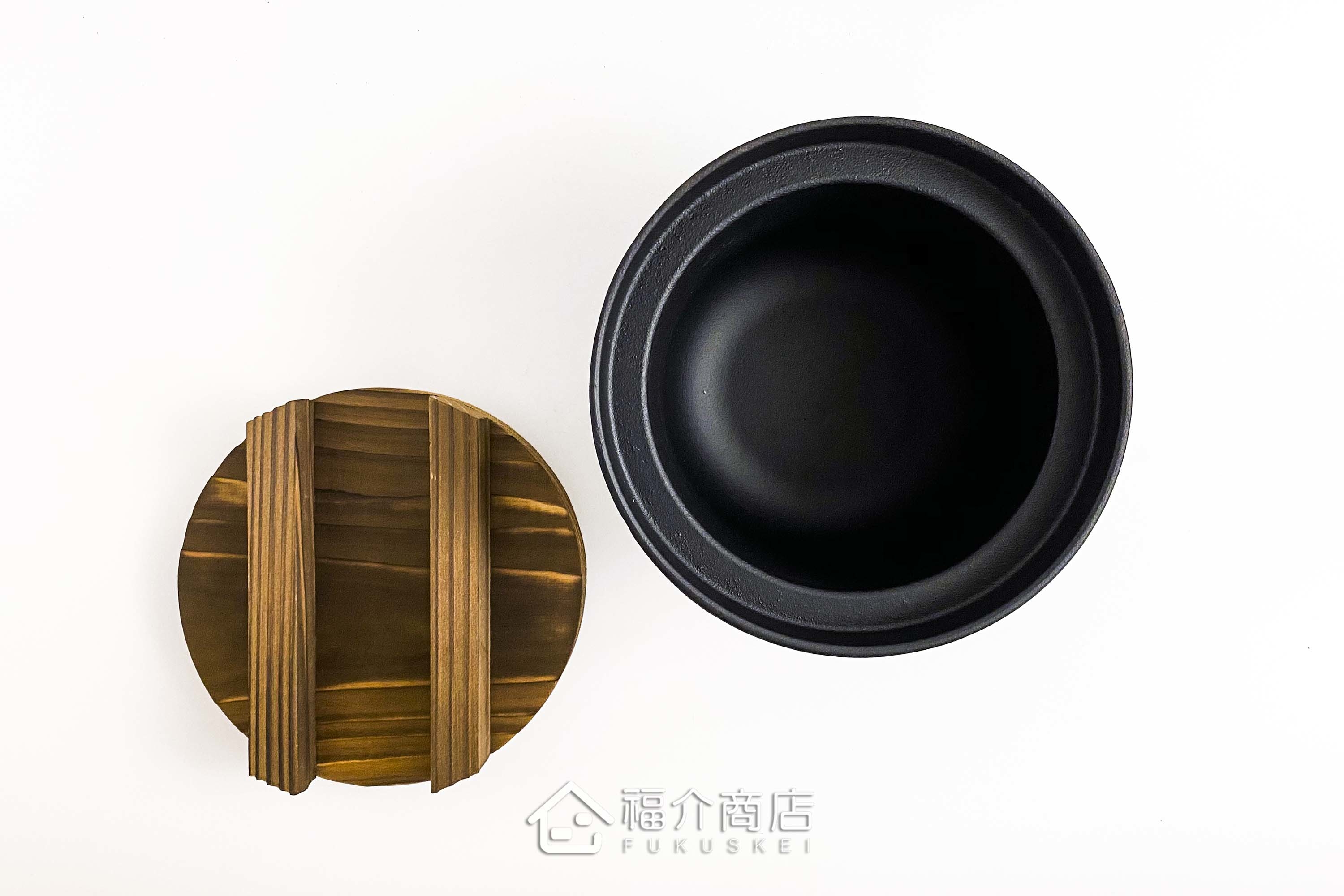 煮飯用的黑色鑄鐵鍋