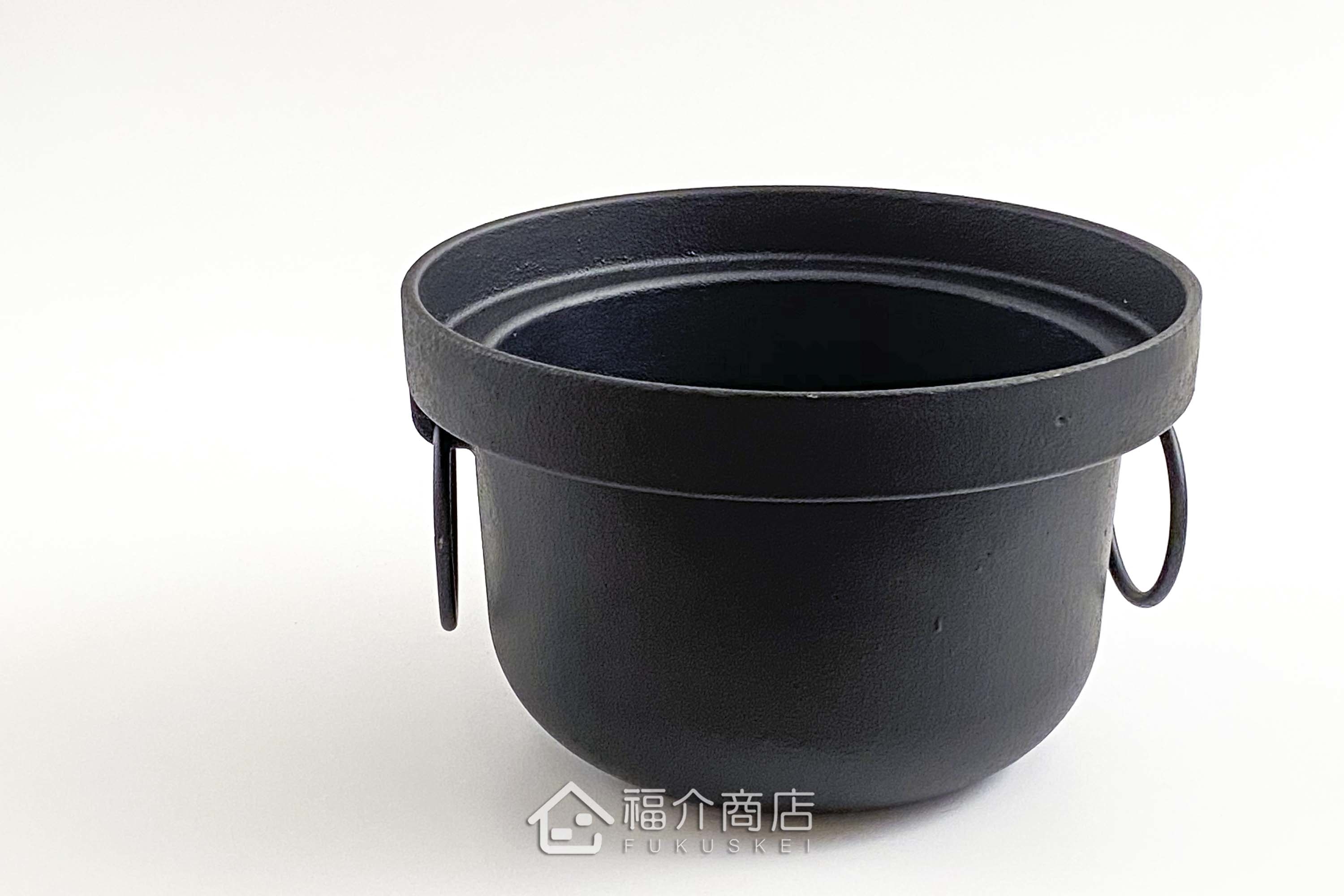 煮飯用的黑色鑄鐵鍋