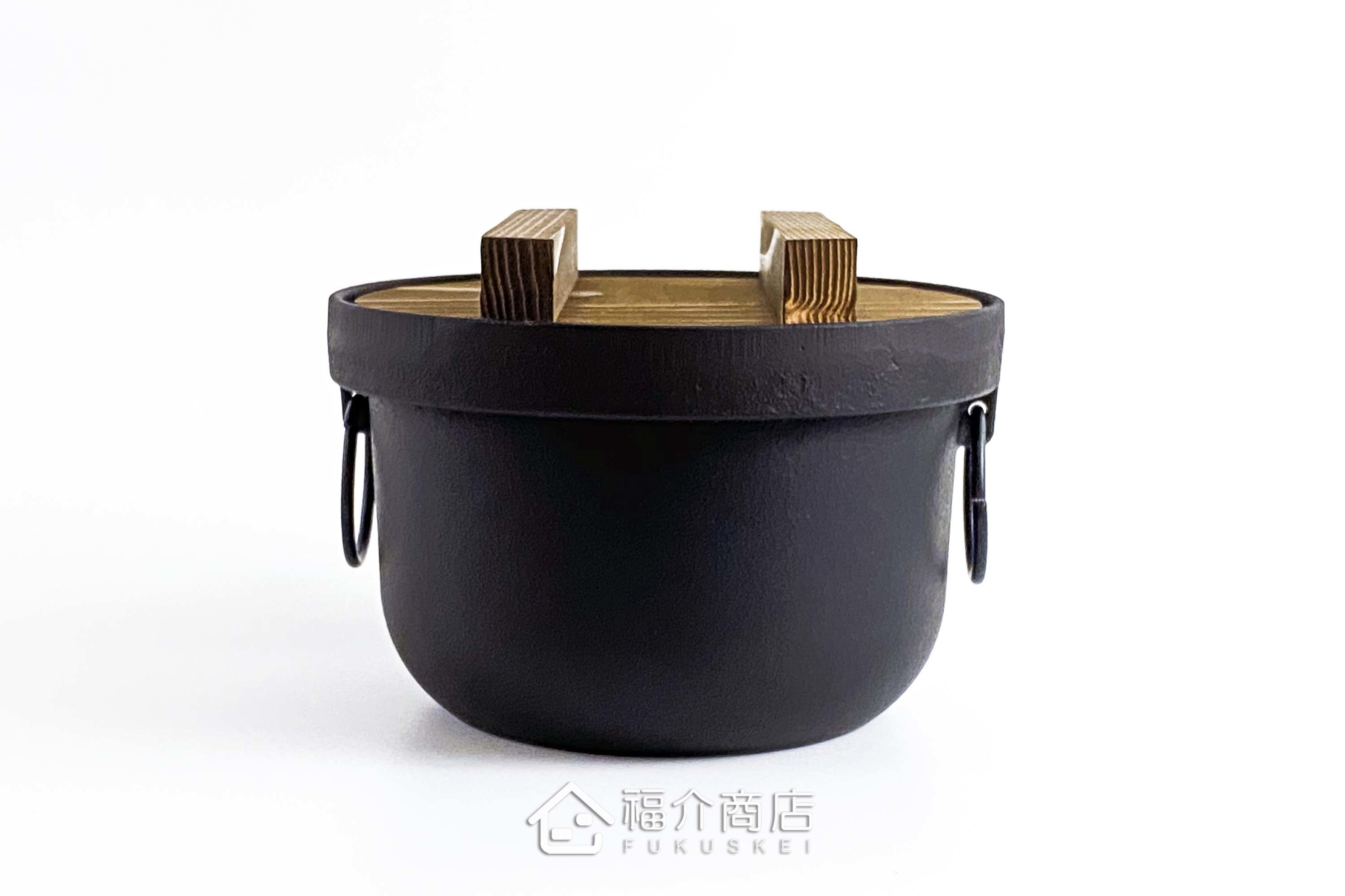 煮飯用的黑色鑄鐵鍋