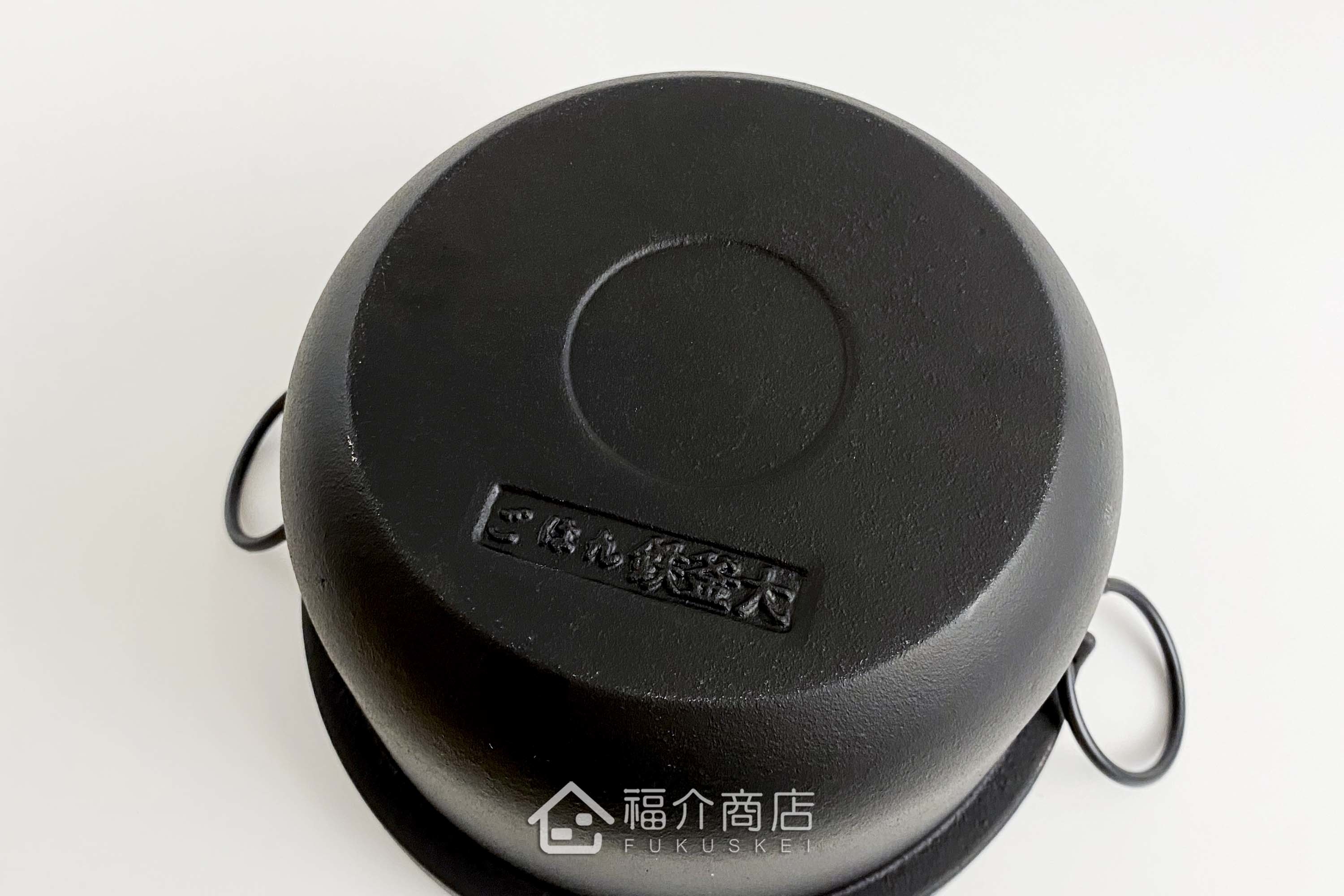 煮飯用的黑色鑄鐵鍋