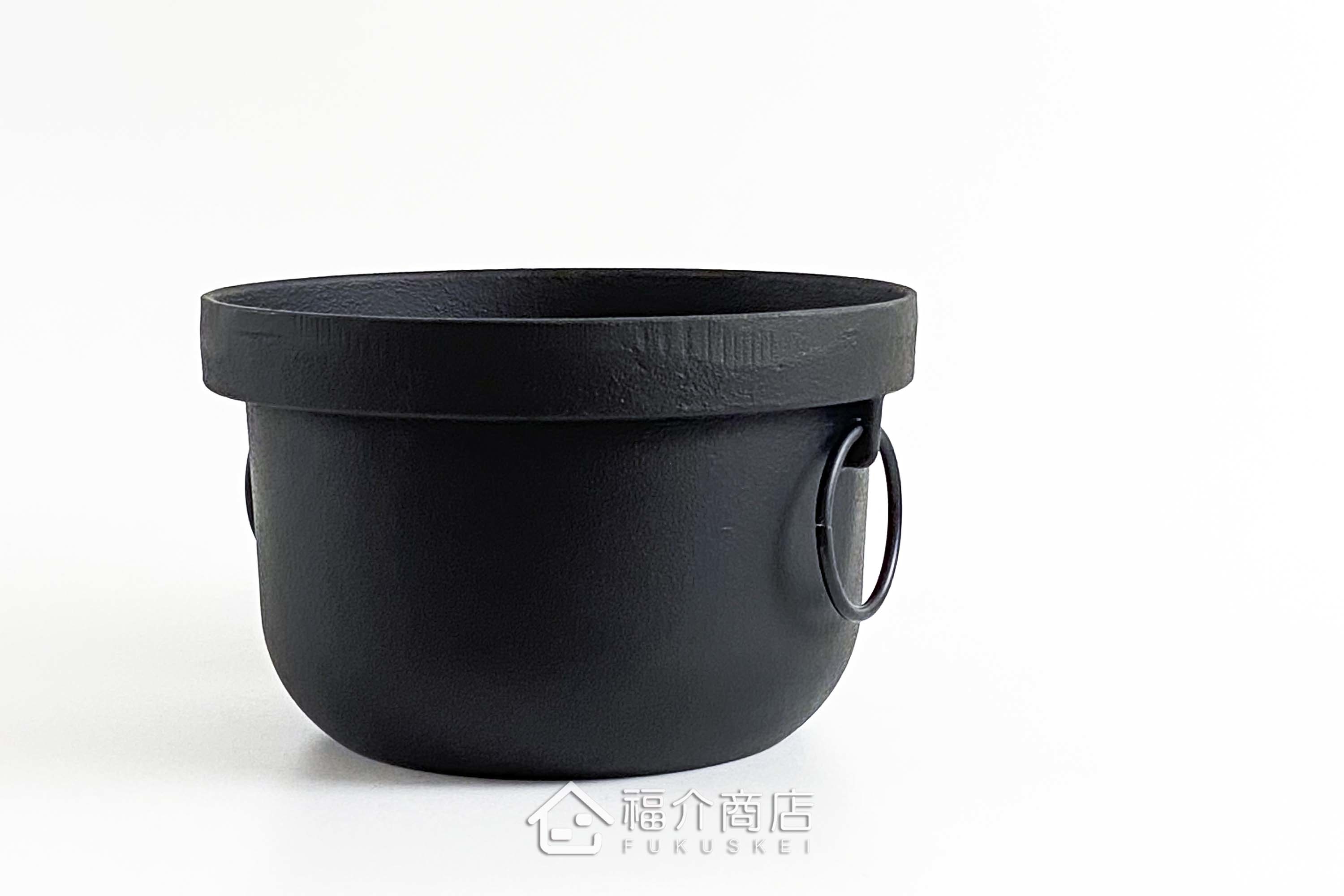 煮飯用的黑色鑄鐵鍋