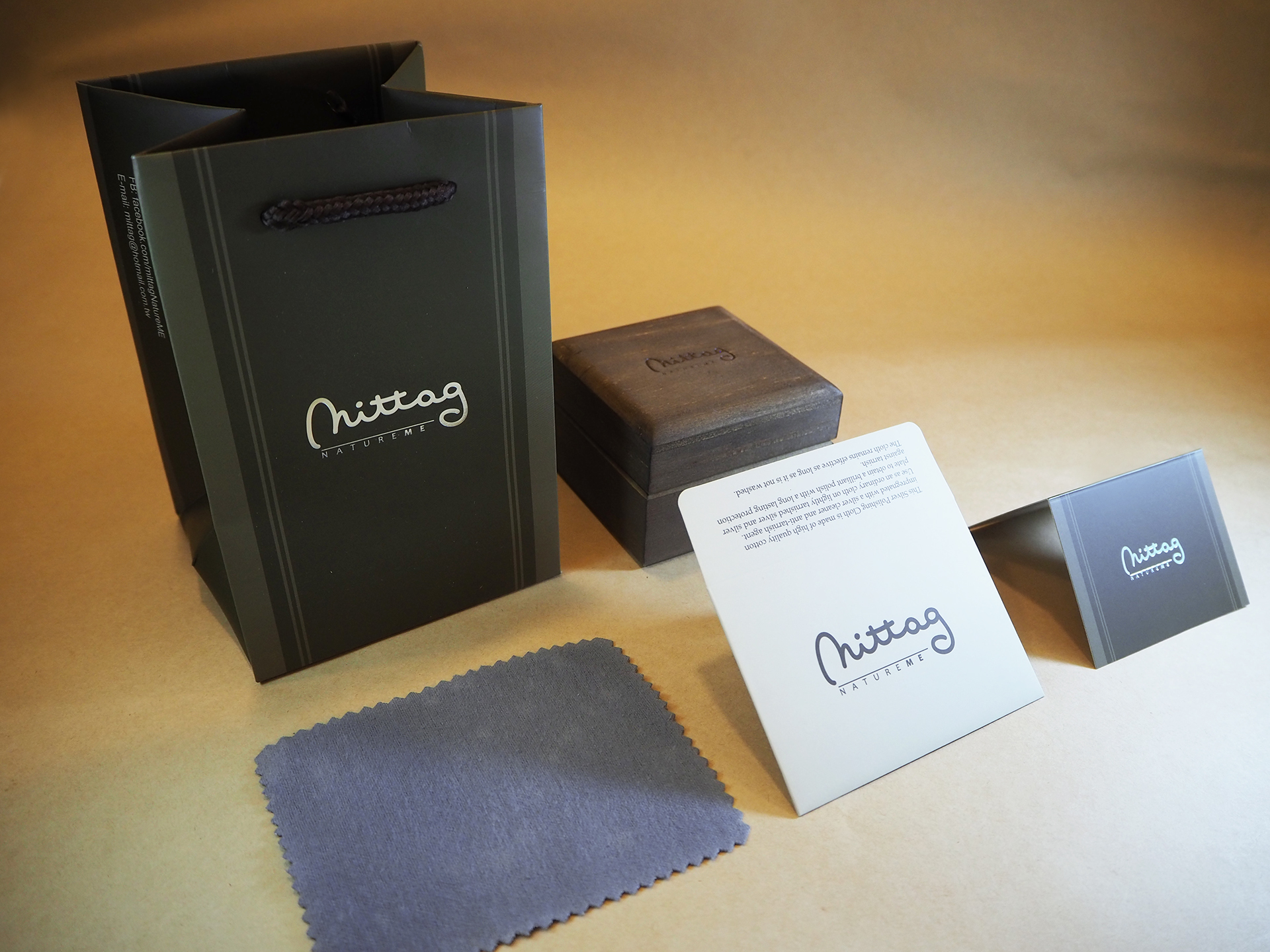 送禮包裝:拭銀布+保卡+品牌包裝盒+品牌提袋