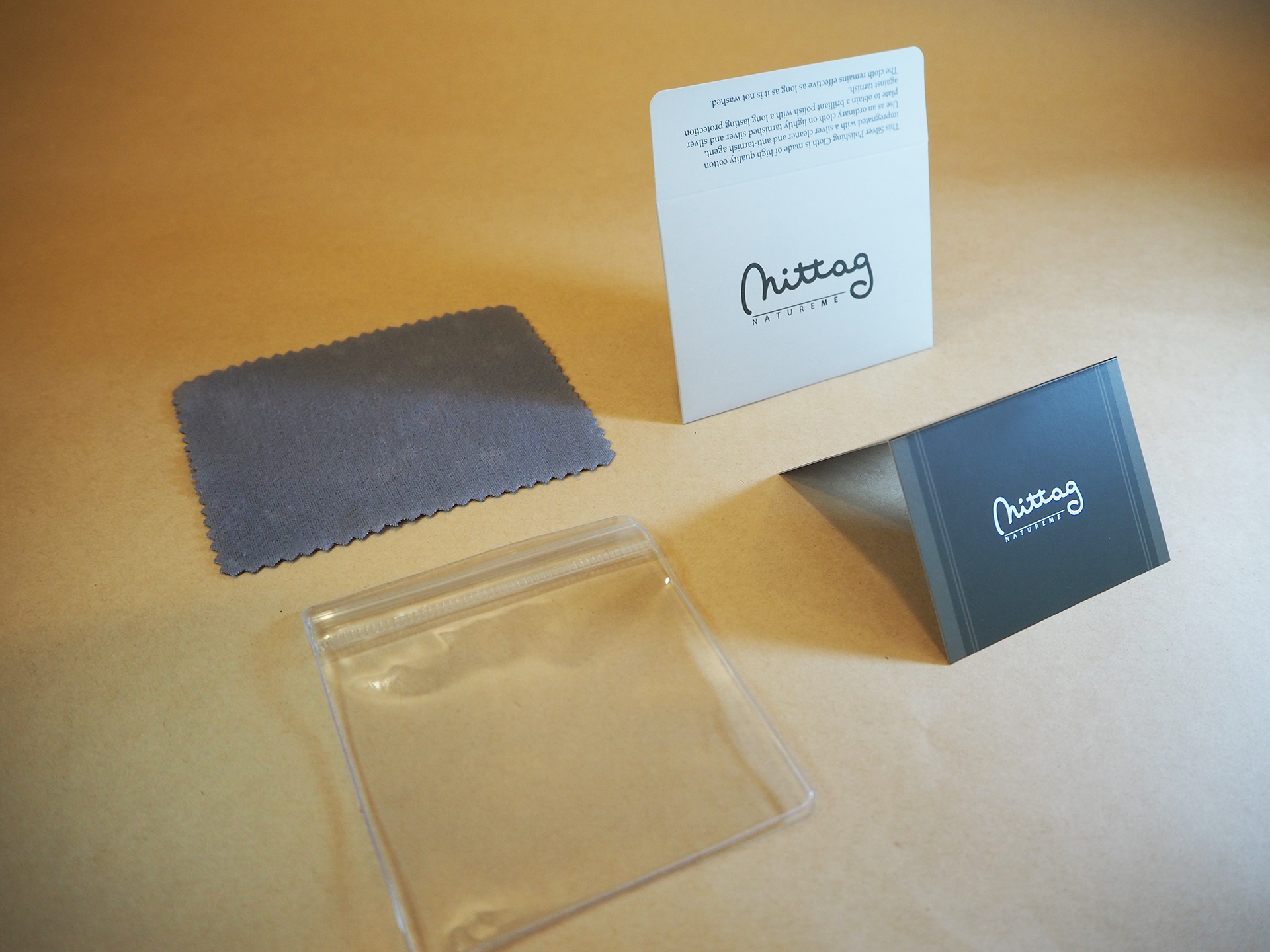 環保包裝:拭銀布+保卡+夾鏈袋