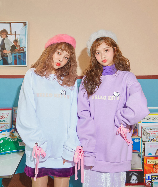 Hello Kitty 綁帶大學T