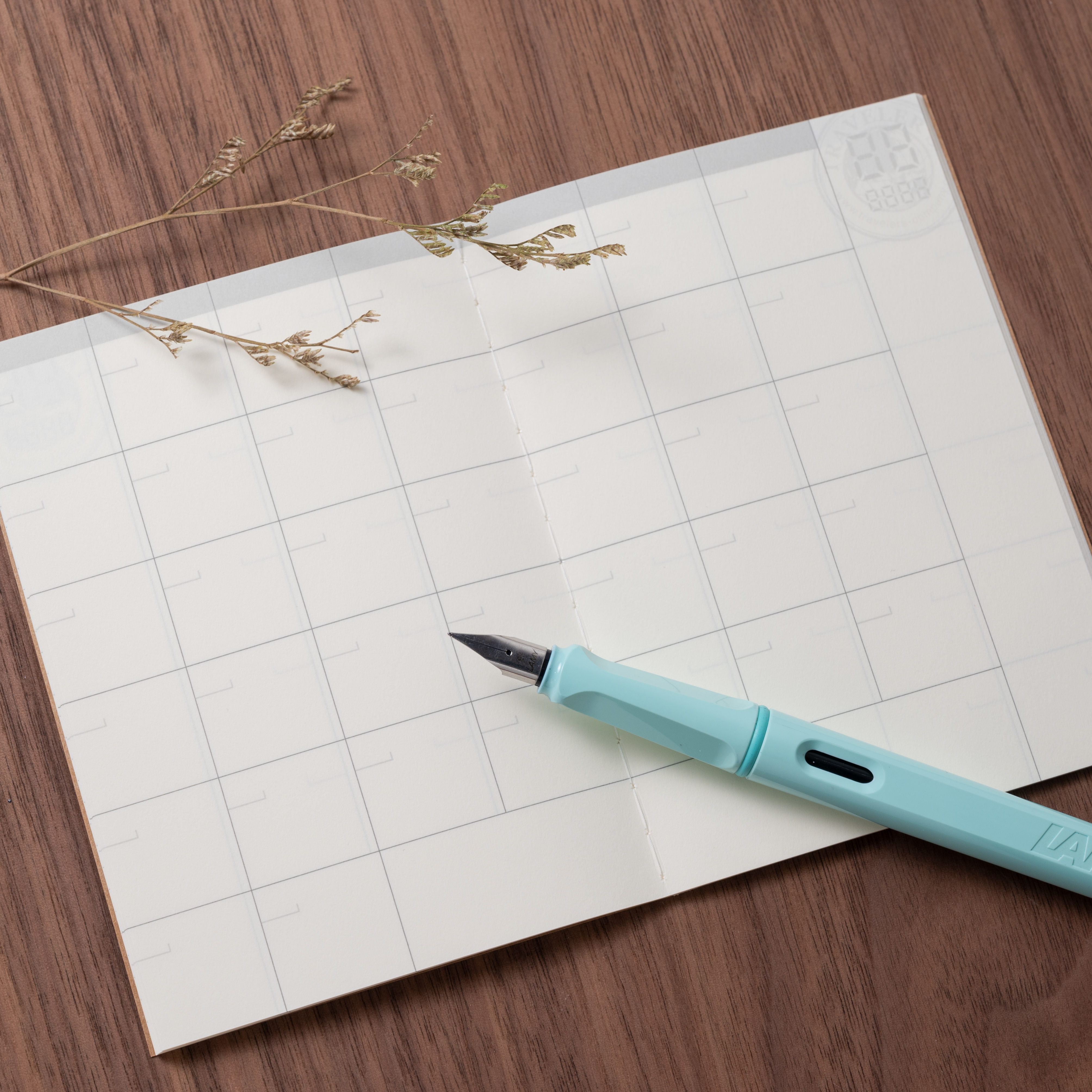 TRAVELER'S notebook (TN) |  006 月間 月記事手帳 護照尺寸